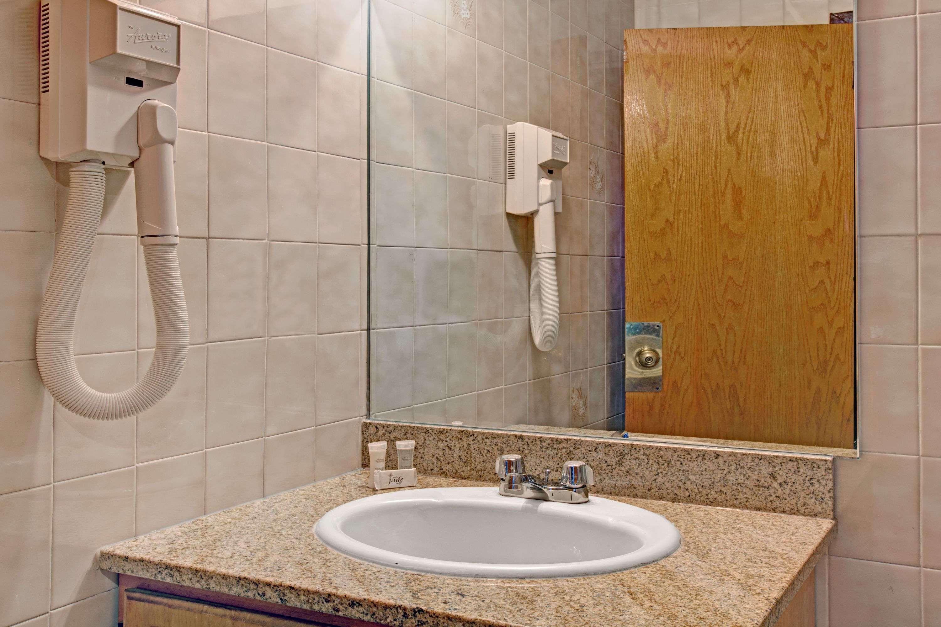 Super 8 By Wyndham Jamaica North Conduit 2*