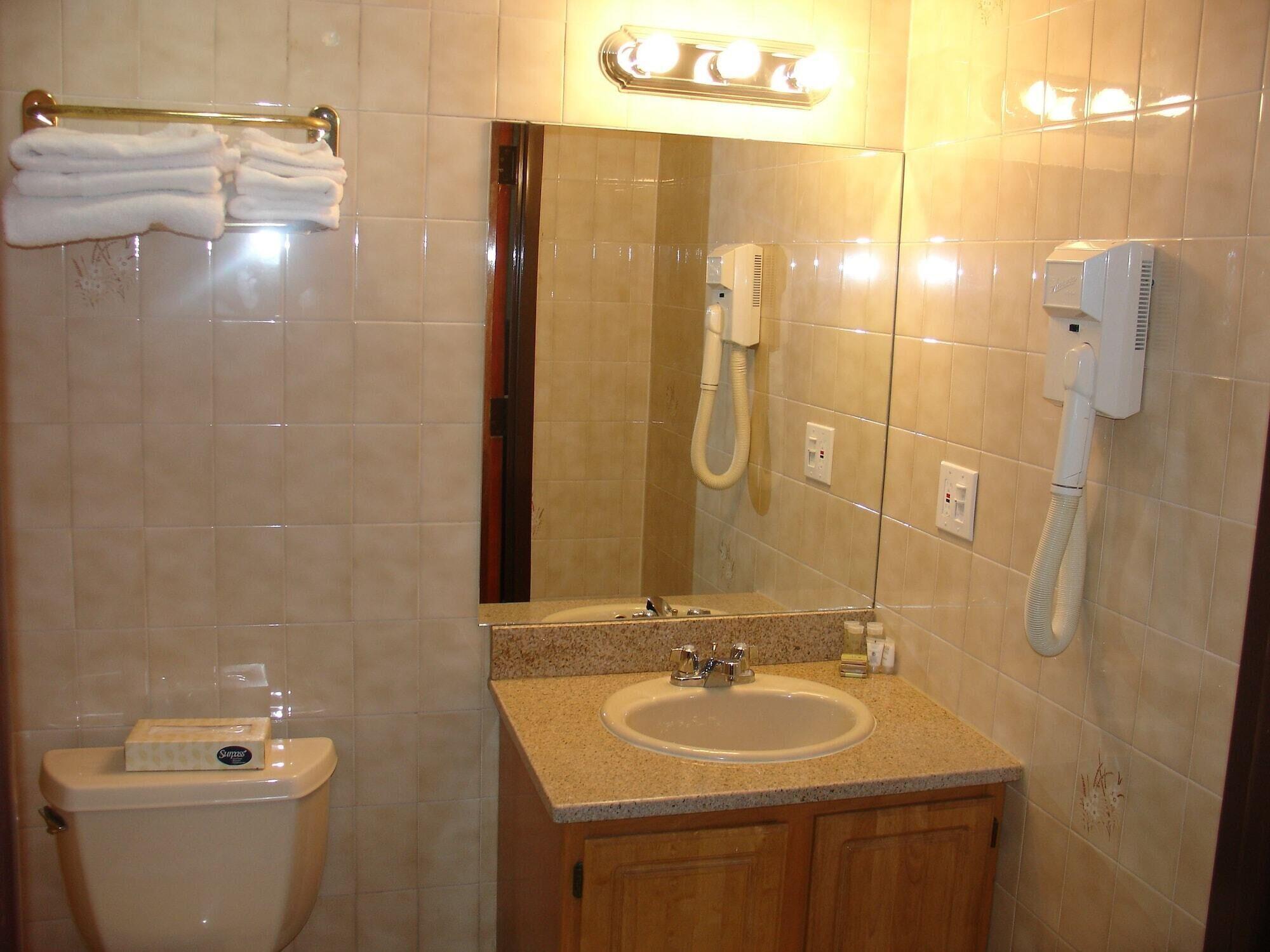 Hotel Super 8 By Wyndham Jamaica North Conduit