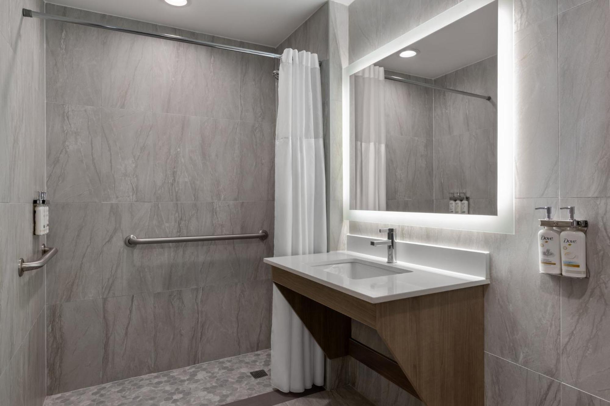 Express & Bronx - Zoo Area By Ihg New York