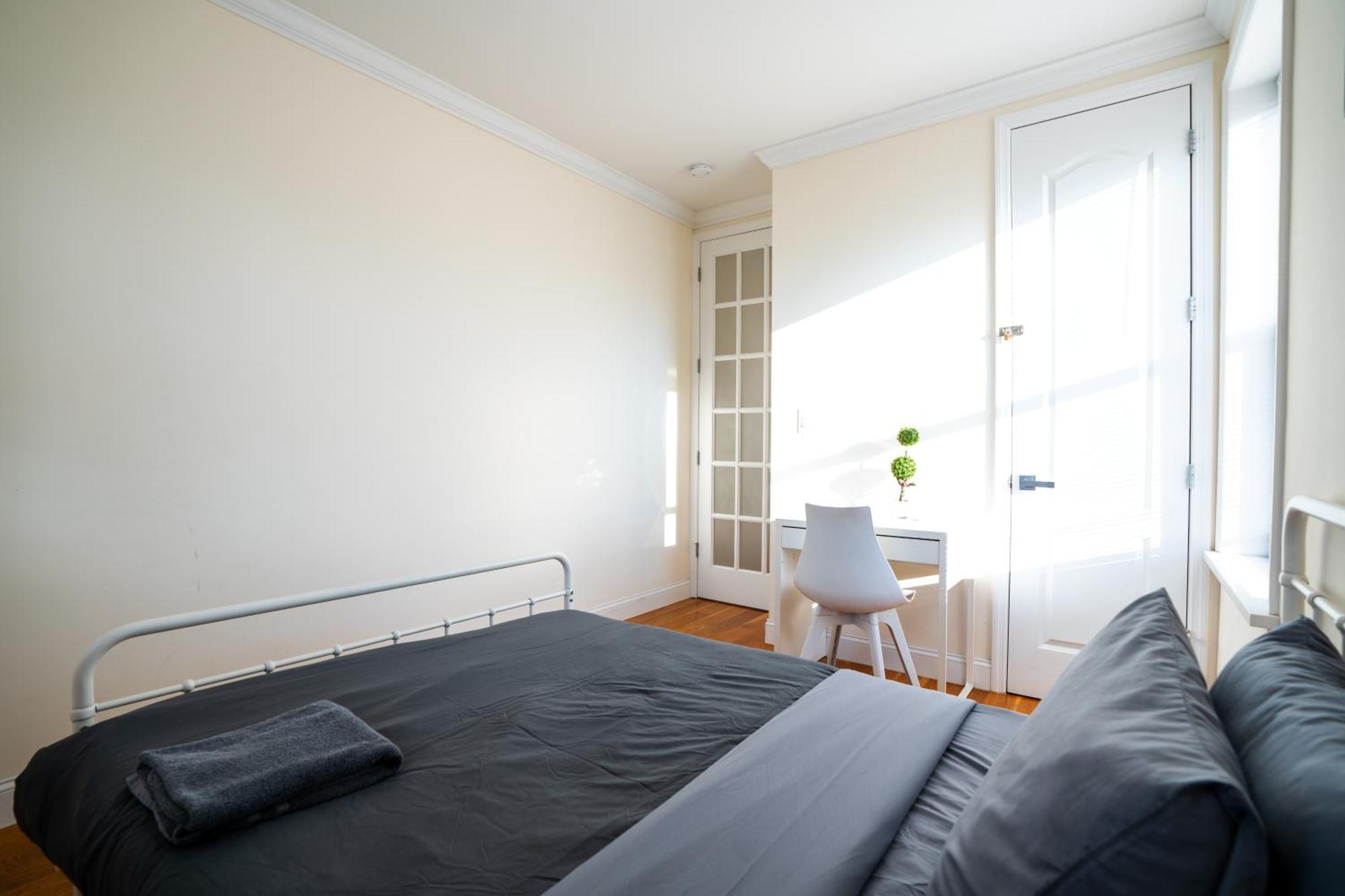 Modern By Park - 3 Br Apartment