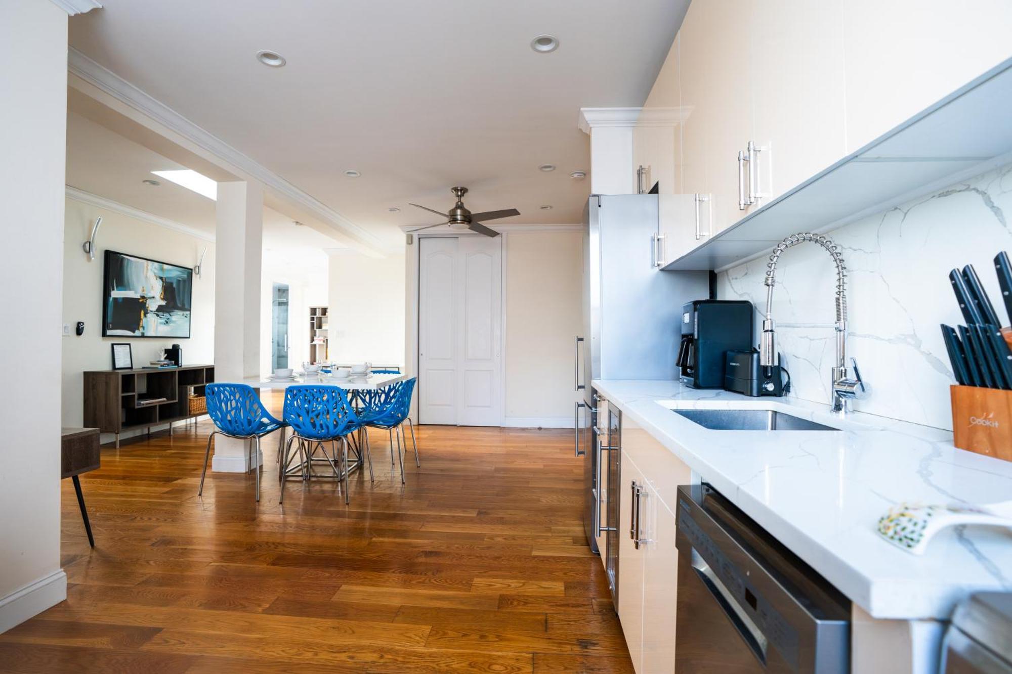 Modern By Park - 3 Br