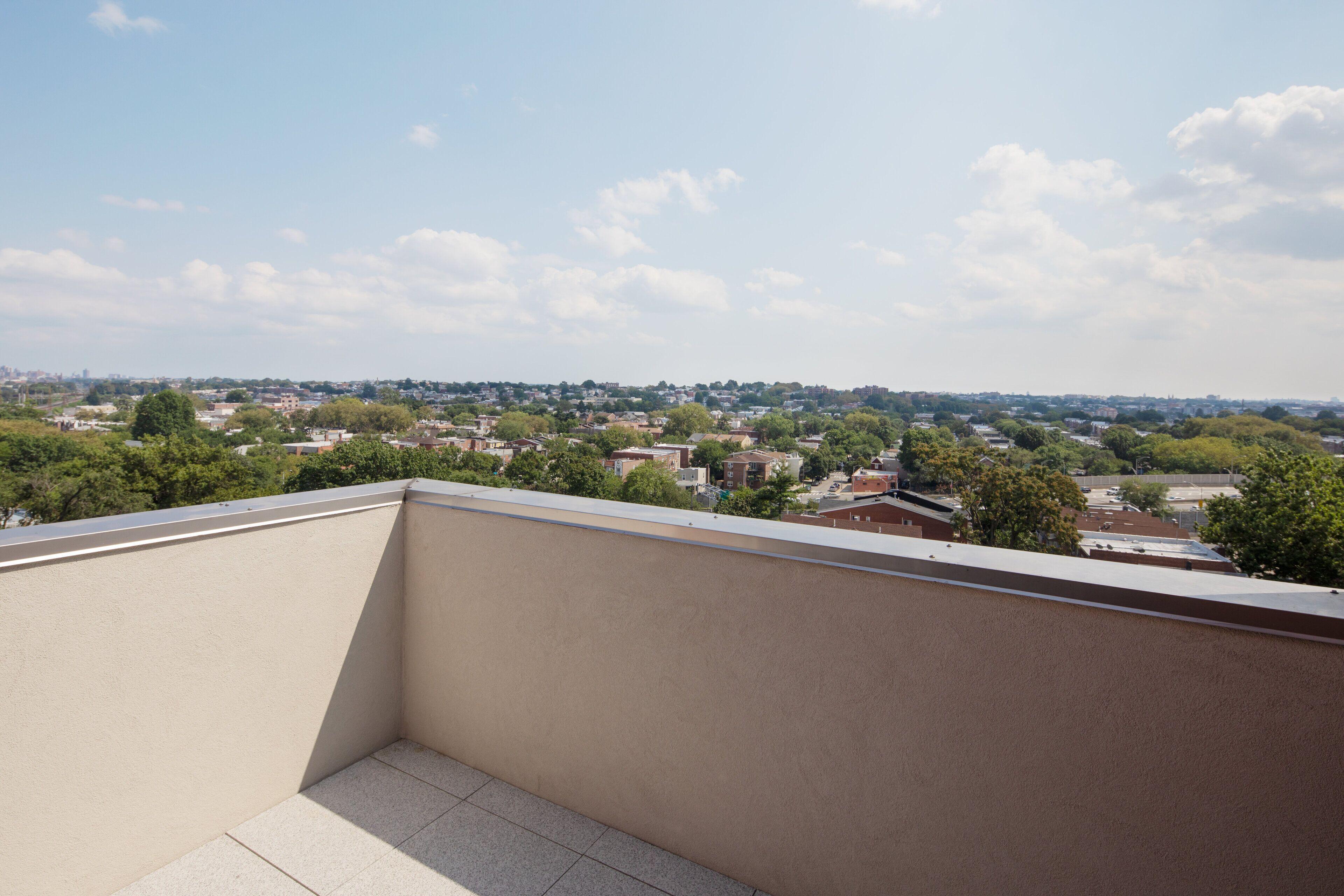 Express & Woodside Laguardia Airport New York