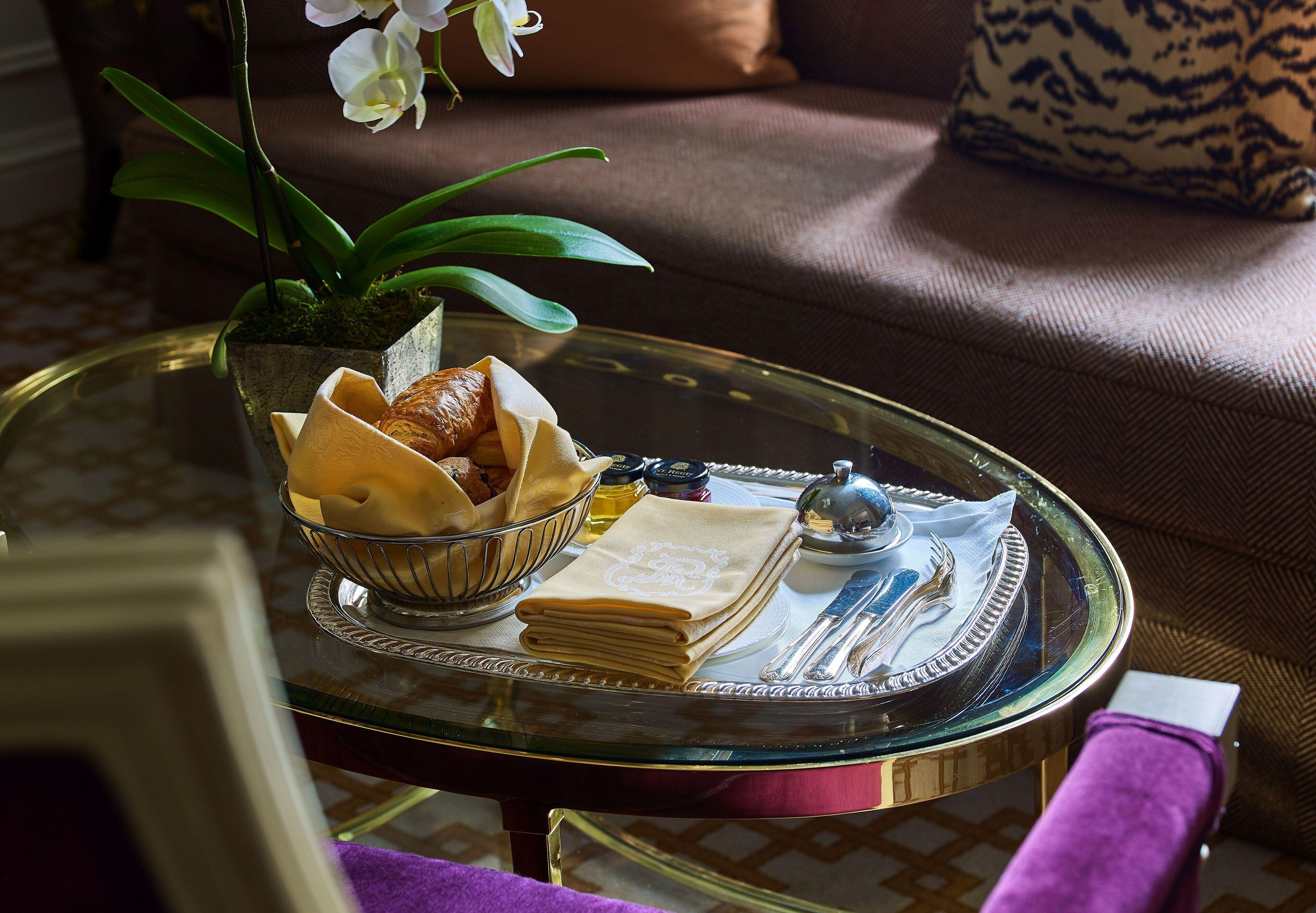 5th & 55th Club Hotel