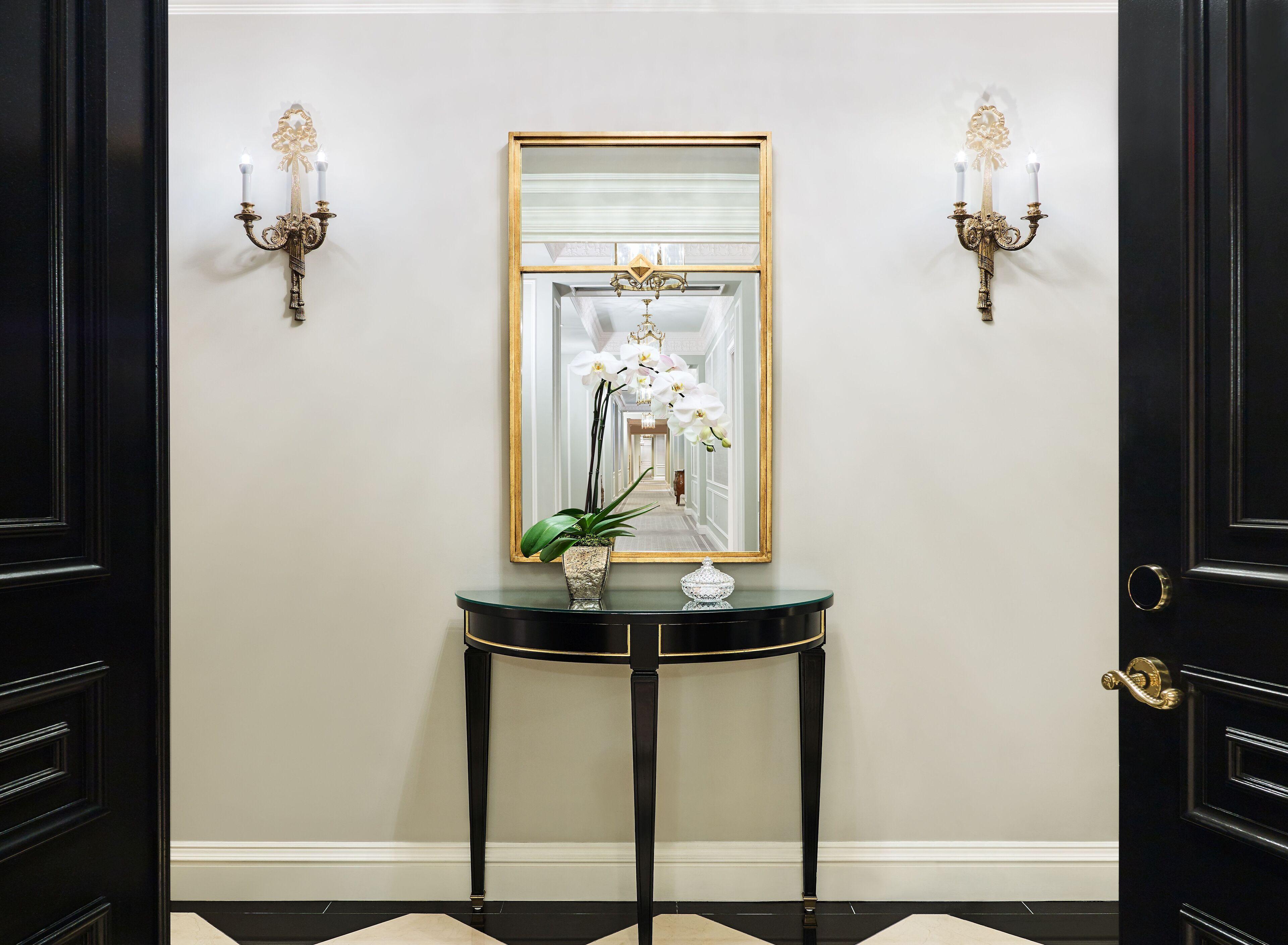 5th & 55th Club Hotel 2*