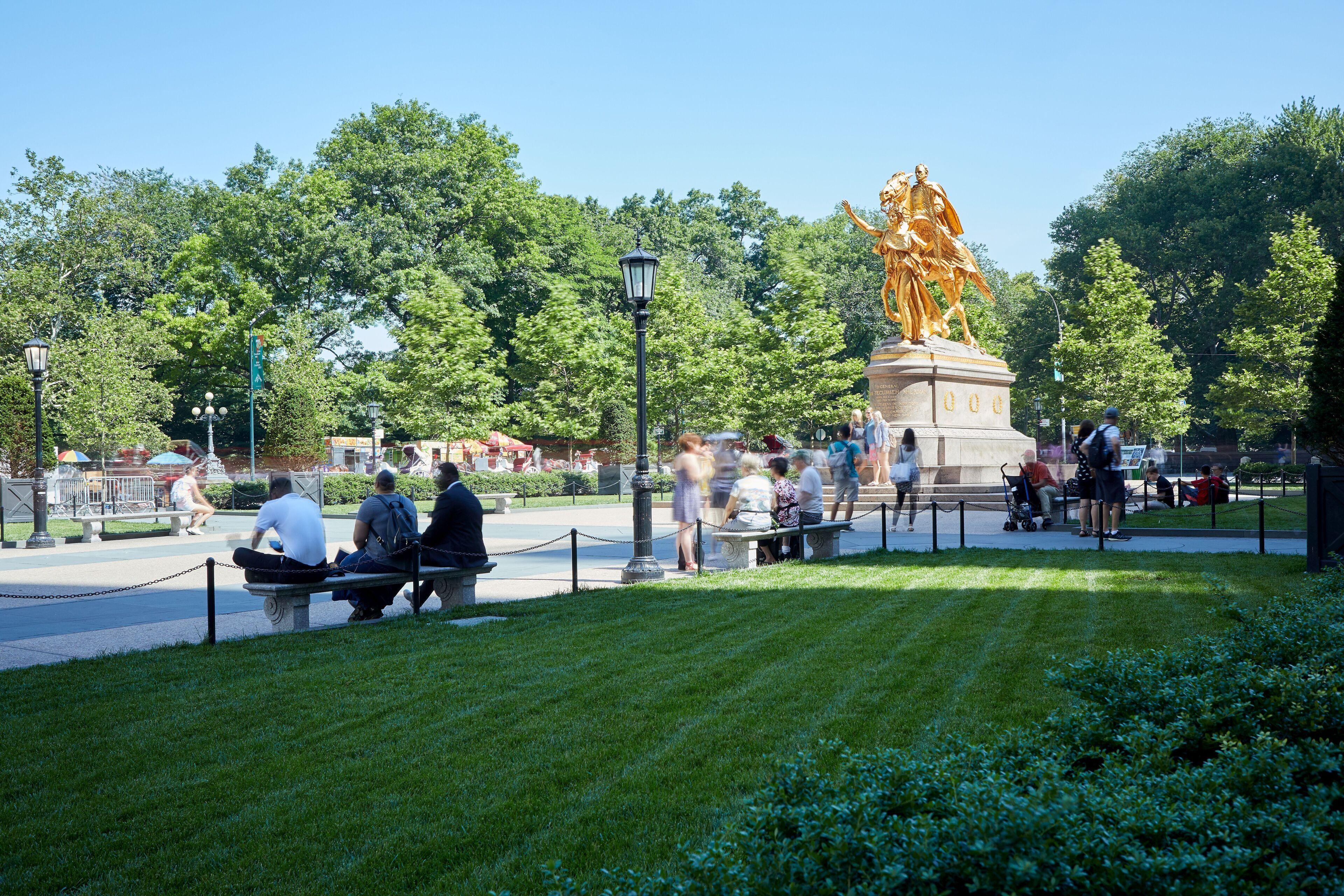 5th & 55th Club Hotel 2*