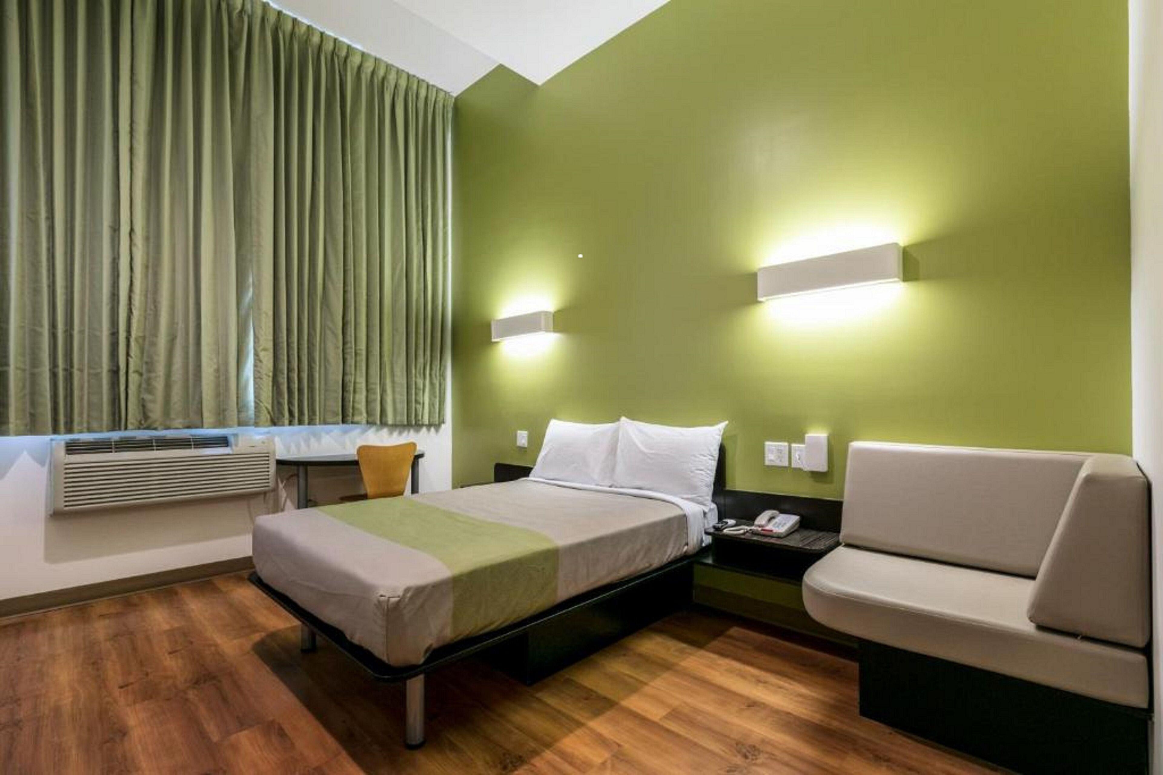 Feather Factory Hotel 3*