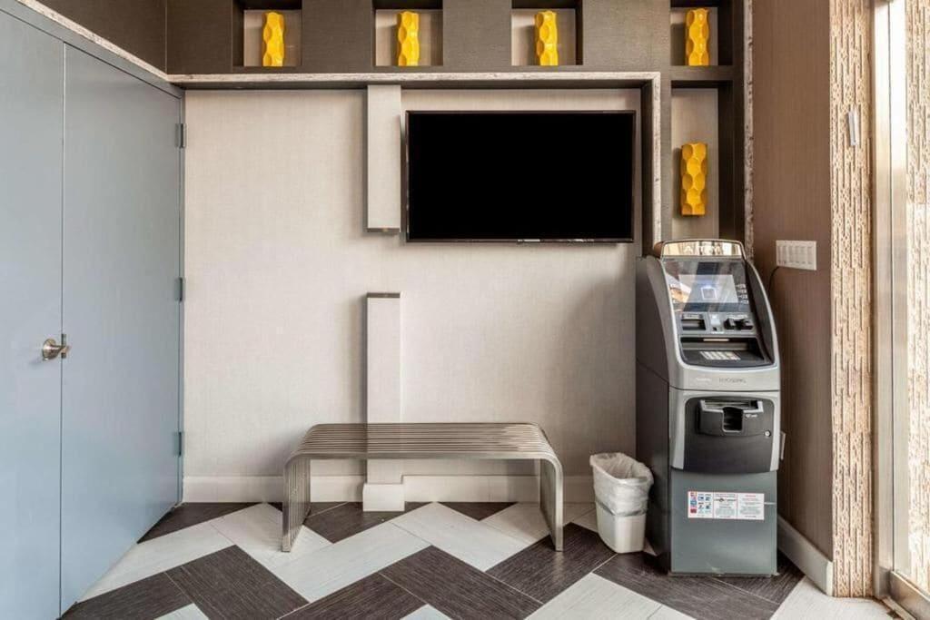 Hotel Umbrella Brooklyn - Newly Renovated 3*