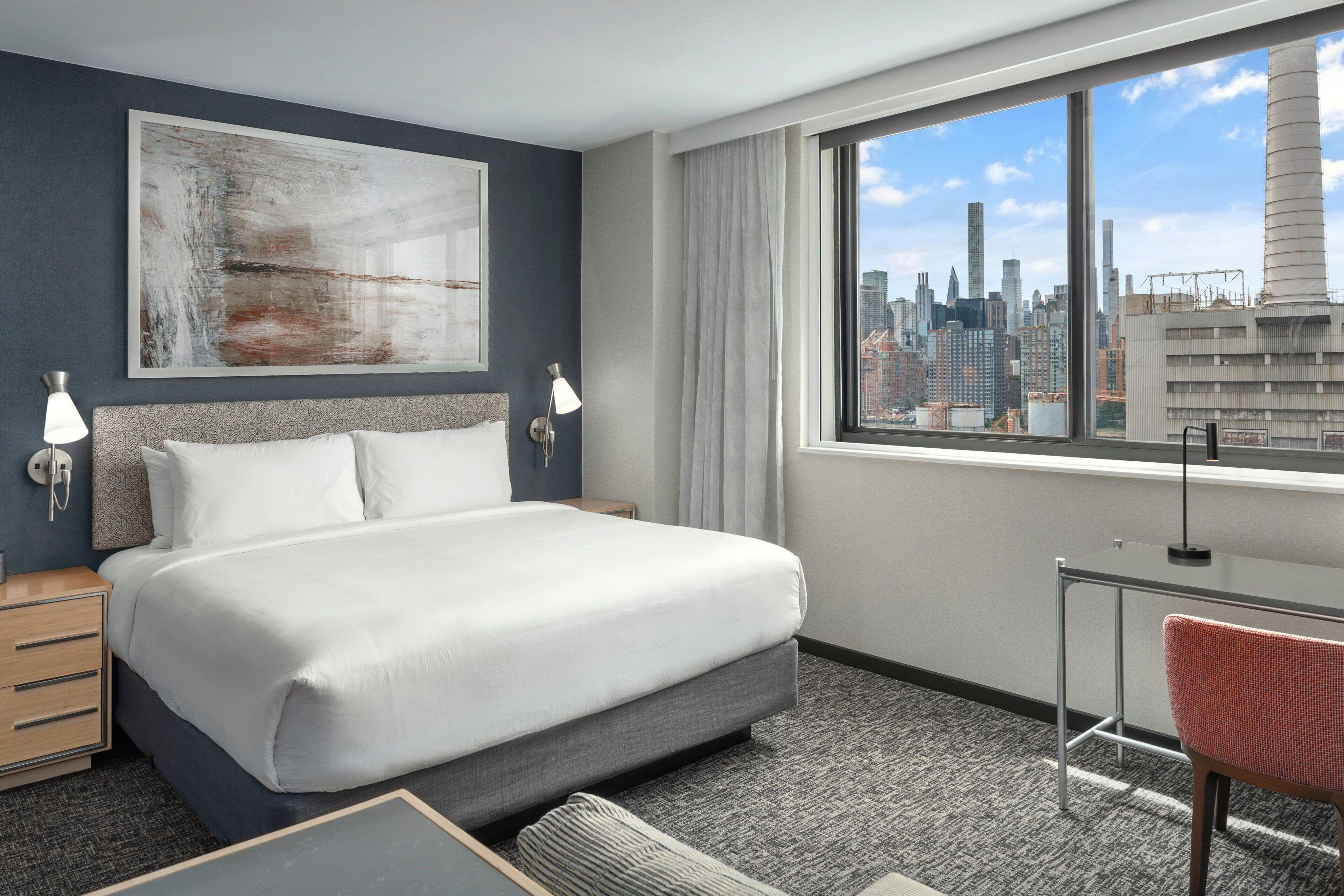 By Marriott Queens 3* New York