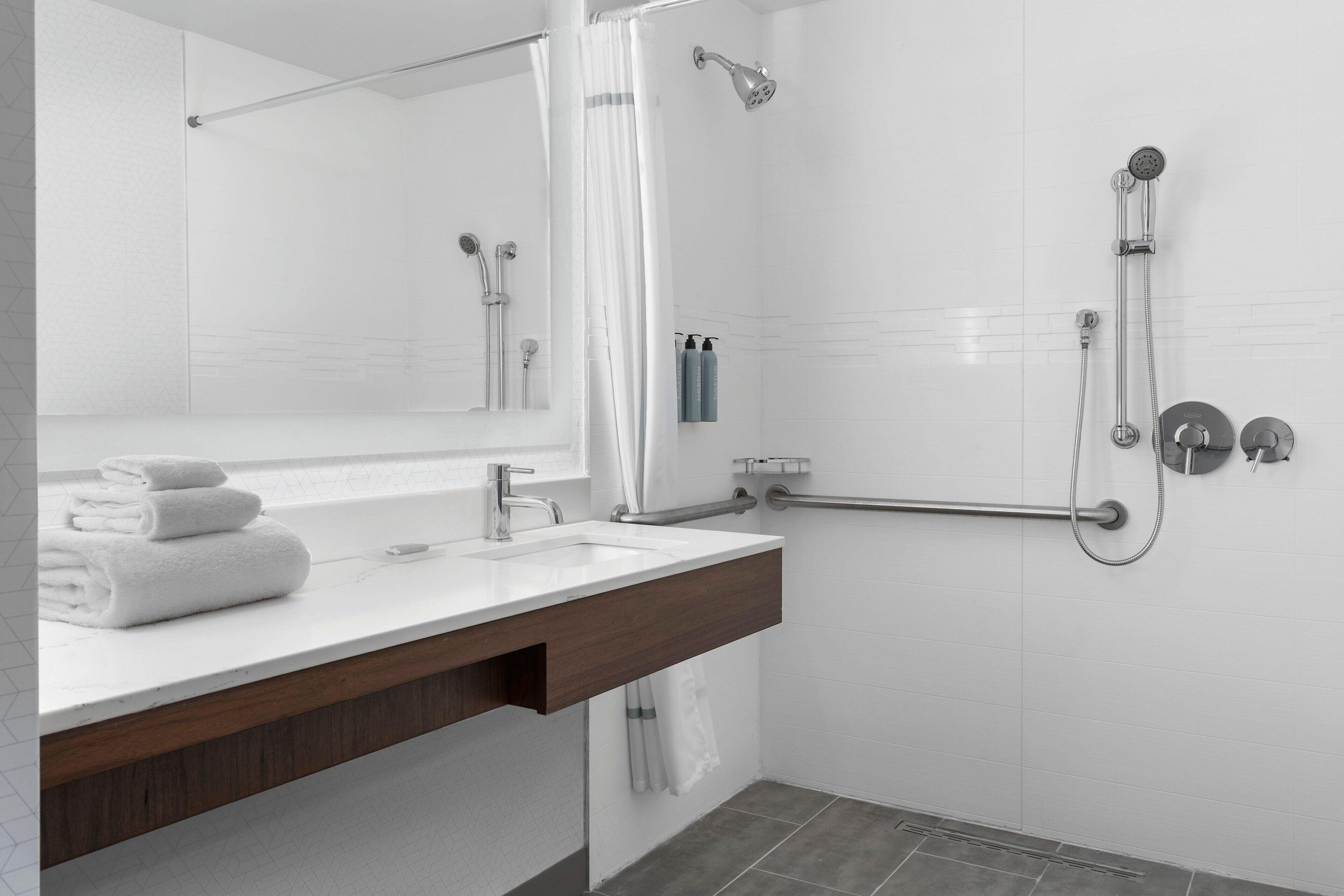 By Marriott Queens Hotel New York