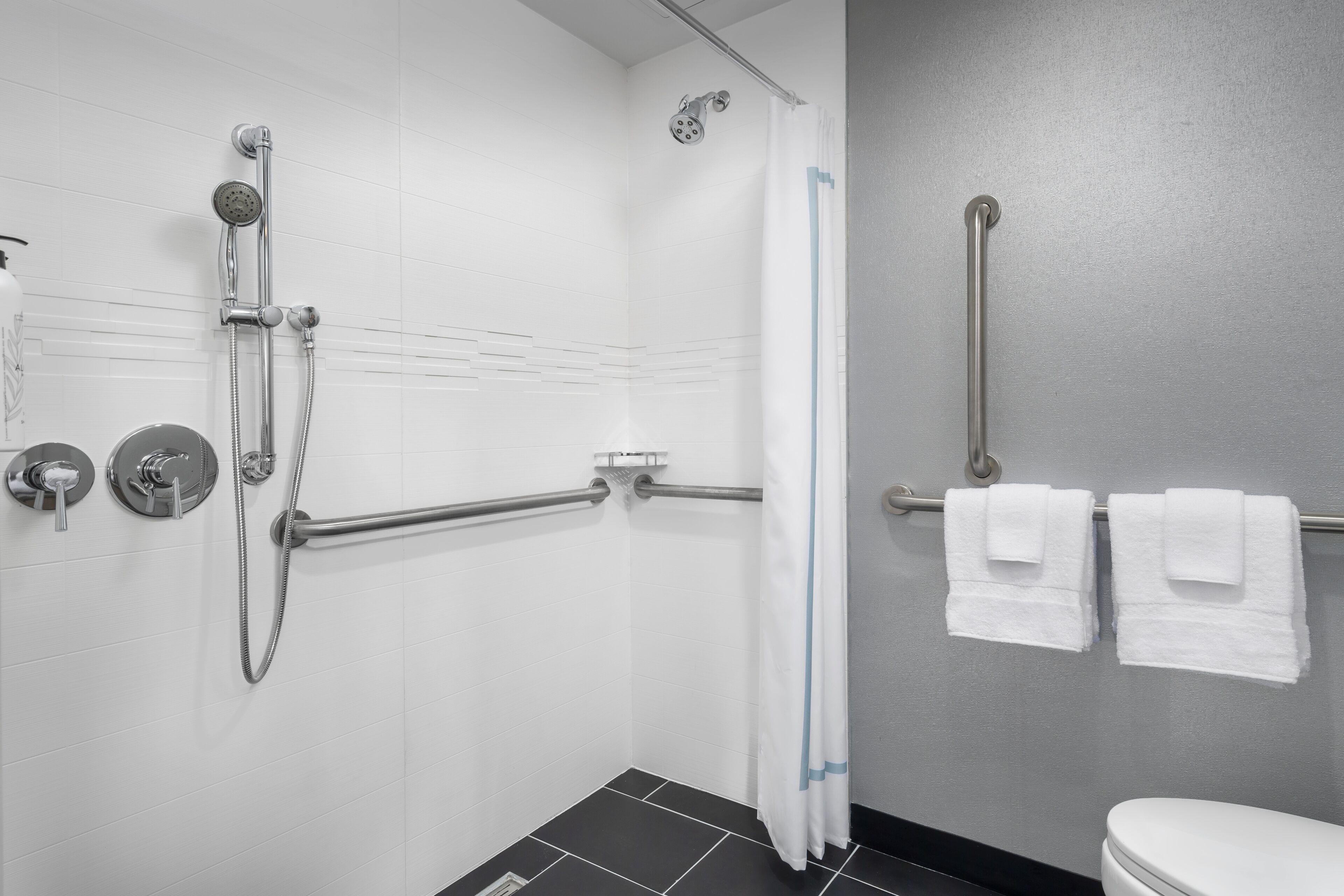 By Marriott Queens 3* New York