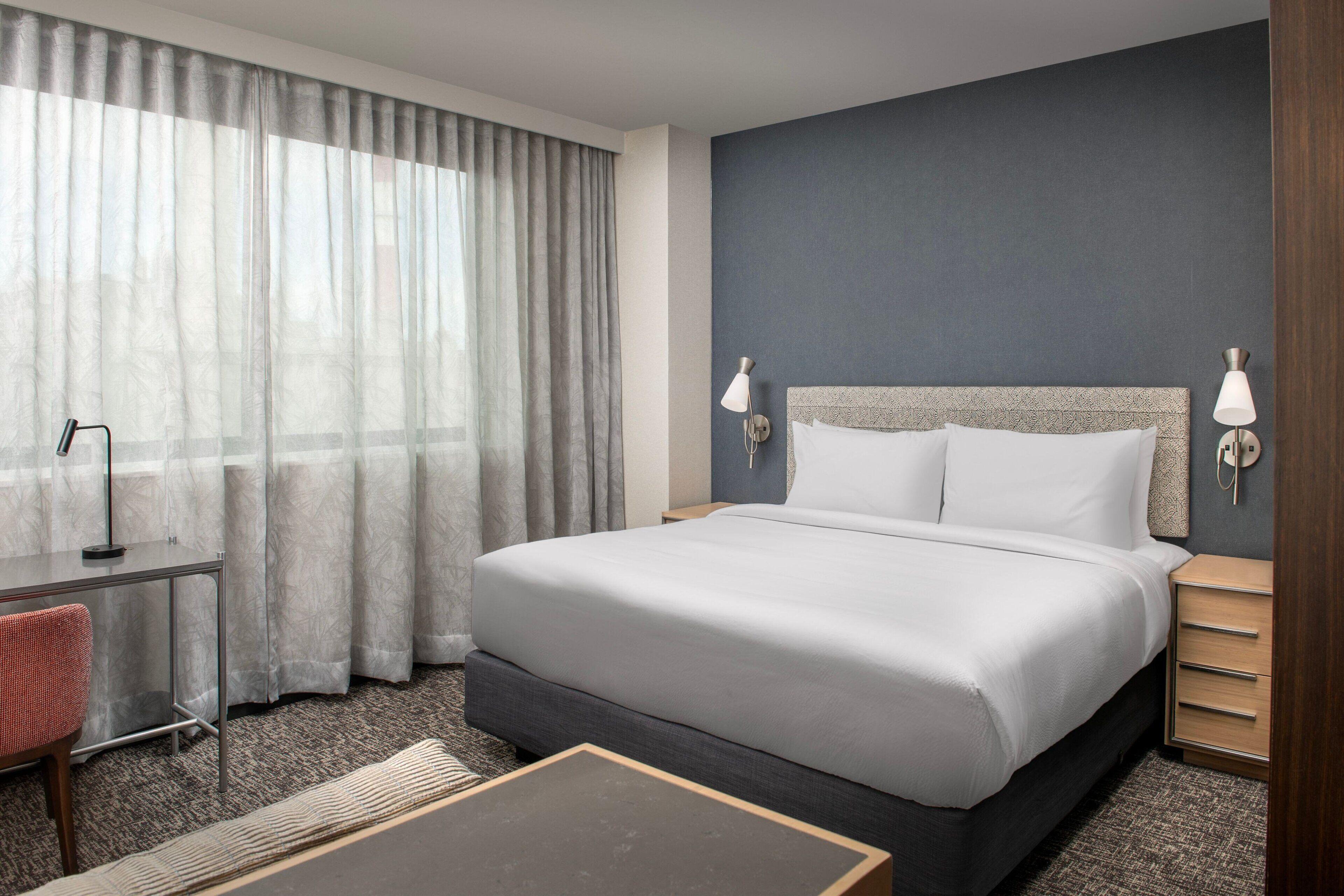 By Marriott Queens 3* New York