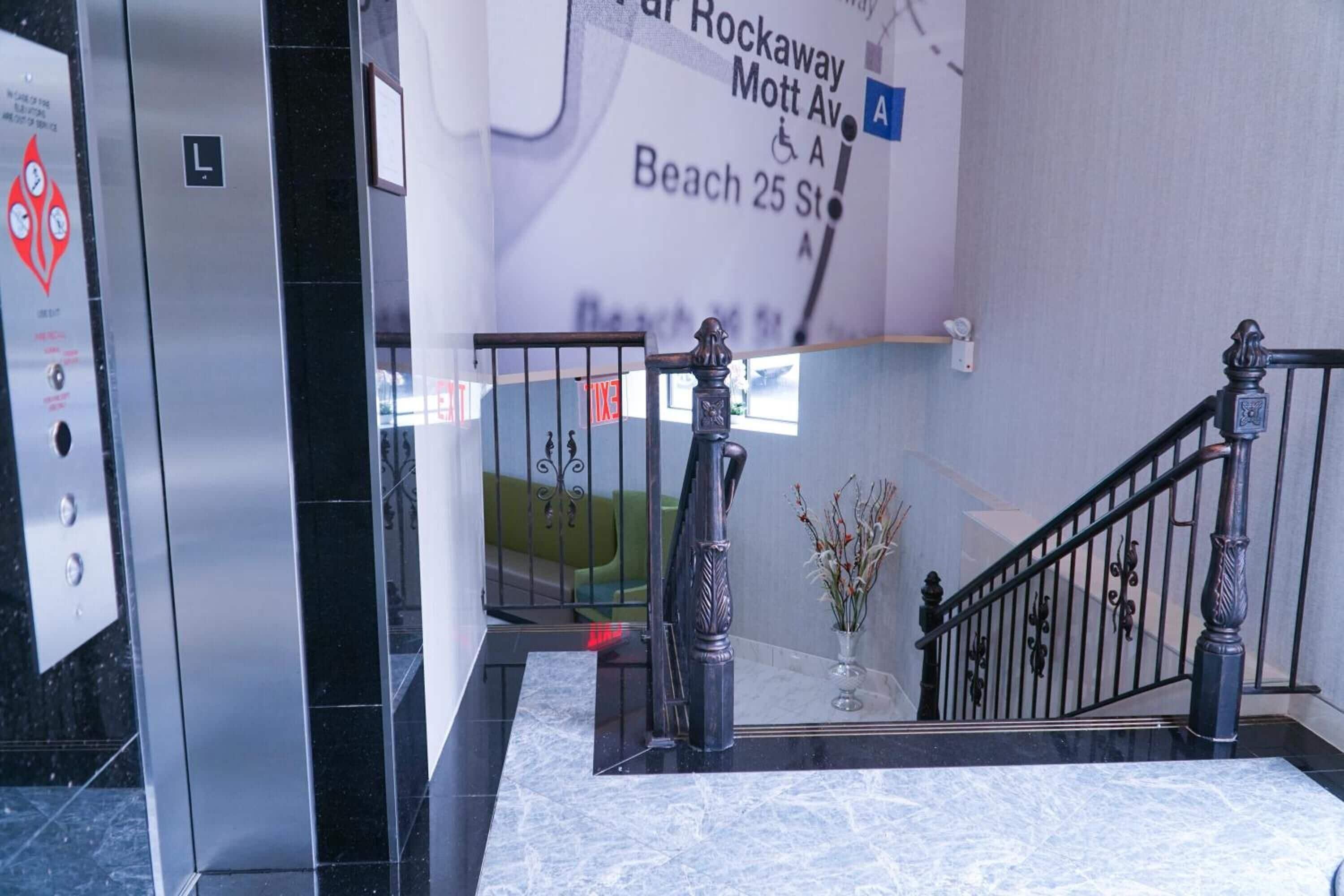 Hotel Mint Jfk Airport New York