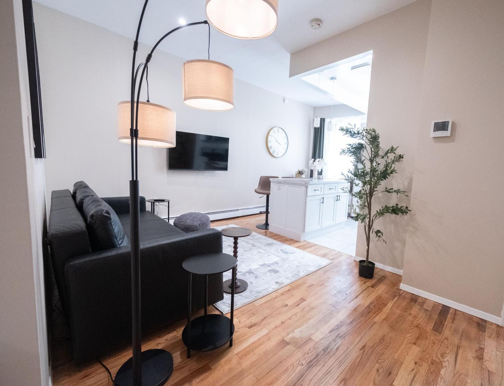 Sunlit 2br Park North Elevator & Laundry Apartment New York