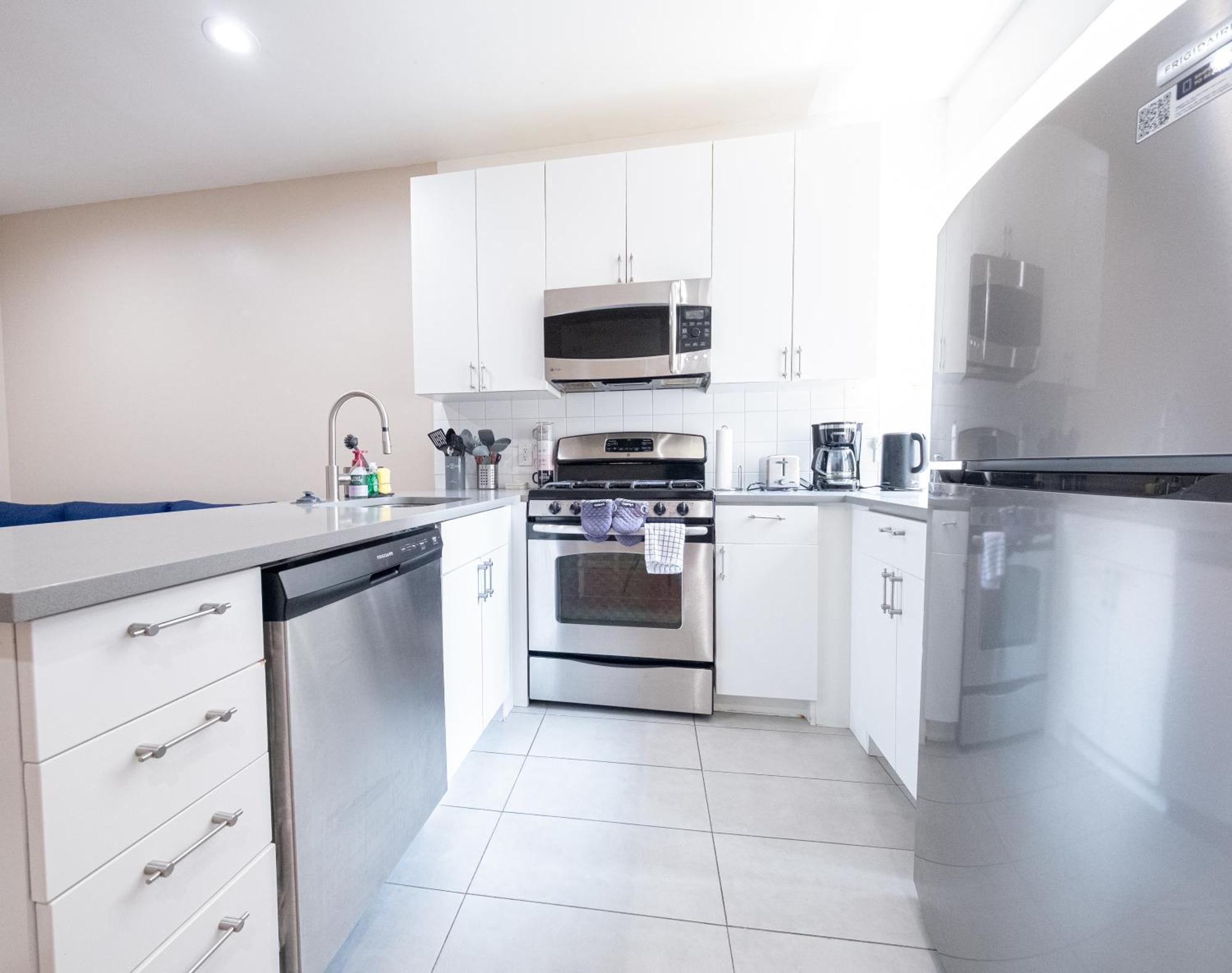 Apartment 3br Two Blocks To Park Elevator, Laundry, Virtual Doorman *