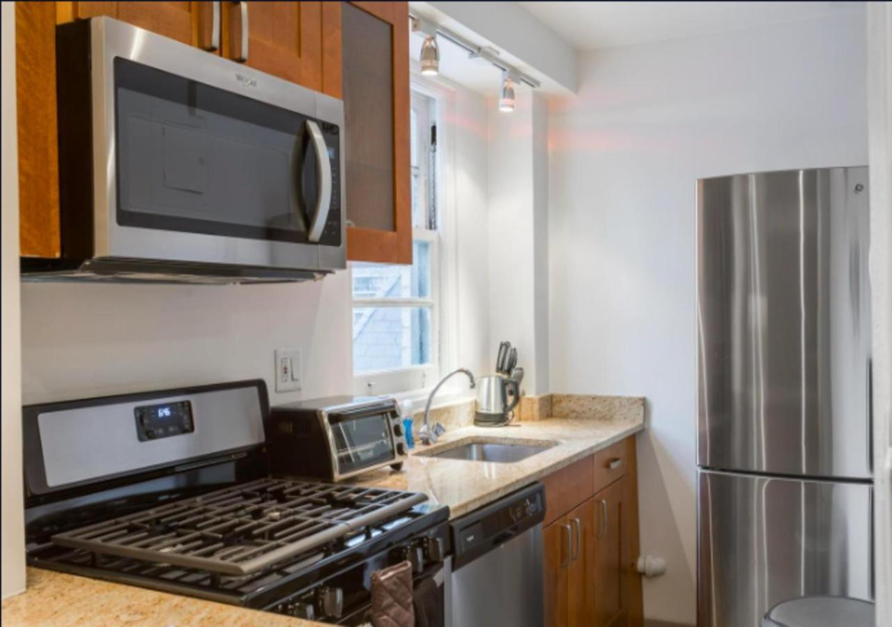 Amazing Furnished 1 Bedroom Midtown West Apartment *