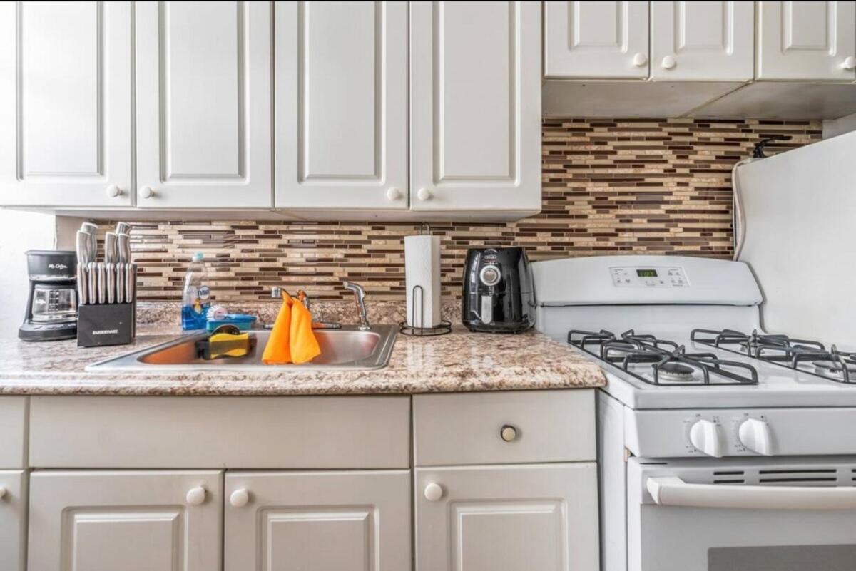 Apartment Amazing Location Murray Hill 3 Bedroom *