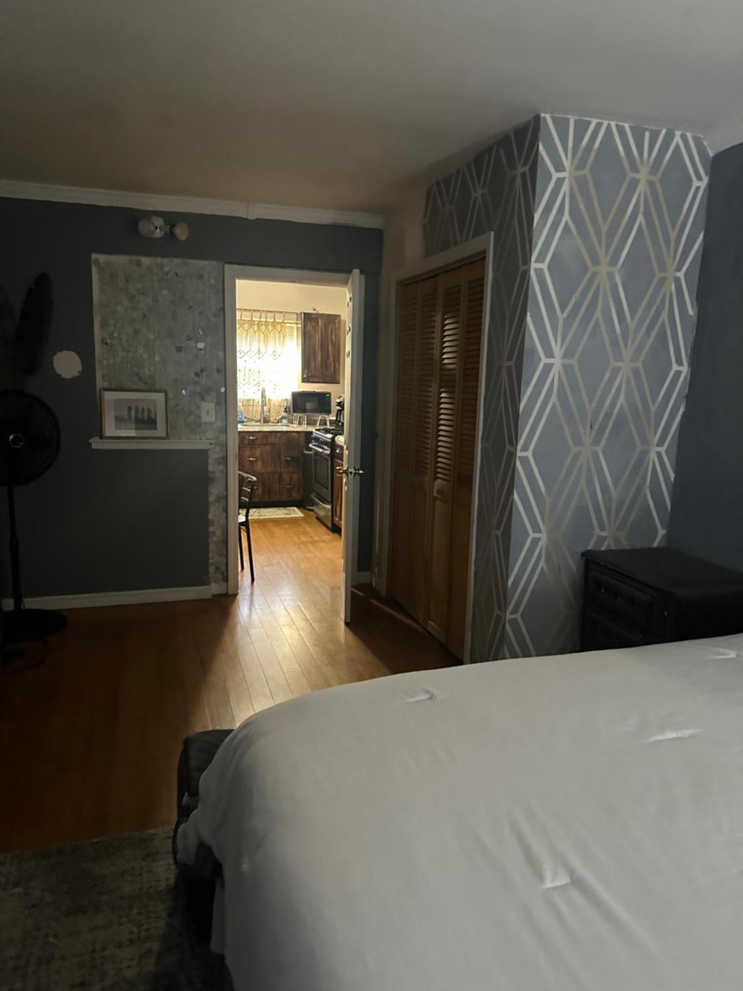 Your Away From ! Unit 2- 1st Floor Apartment *