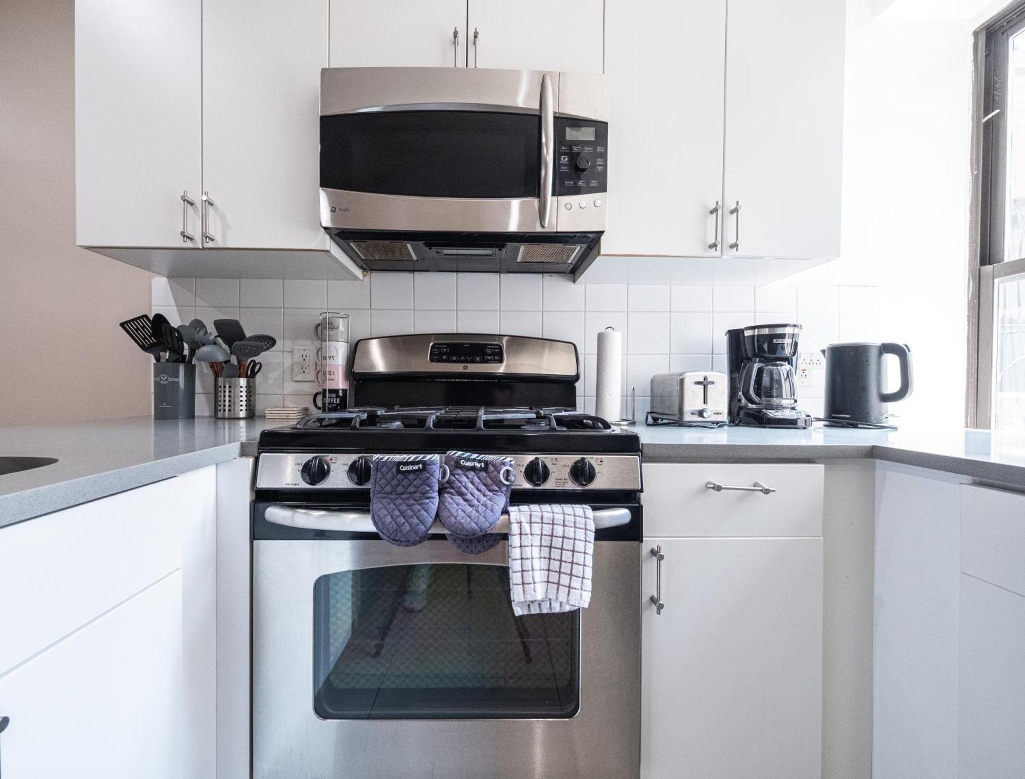 Apartment 3br Two Blocks To Park Elevator, Laundry, Virtual Doorman New York