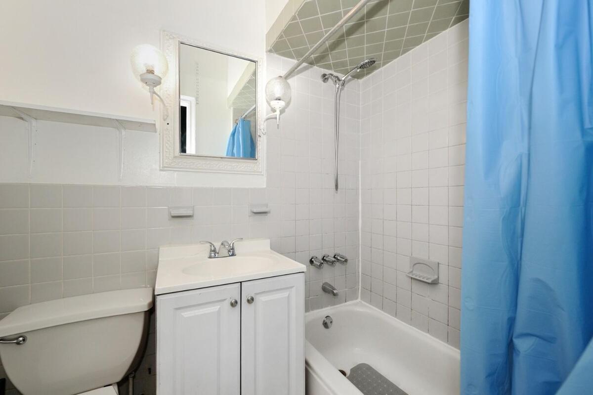 5 Bedroom 2 Bath I Full Floor I Midtown Apartment