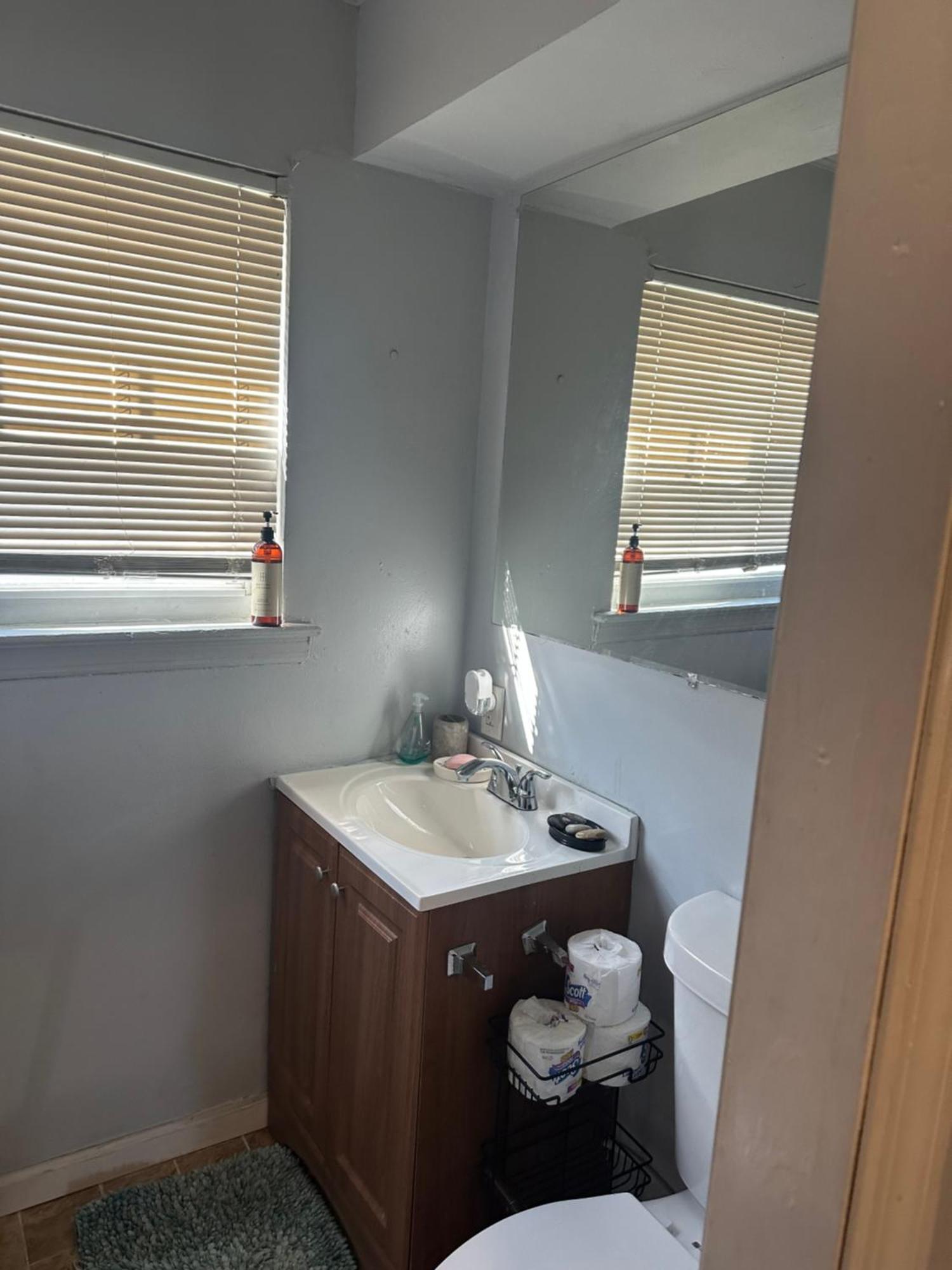Your Away From ! Unit 2- 1st Floor Apartment New York
