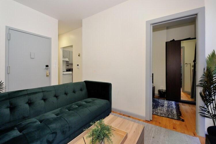 Three Bedroom In Midtown West Apartment New York