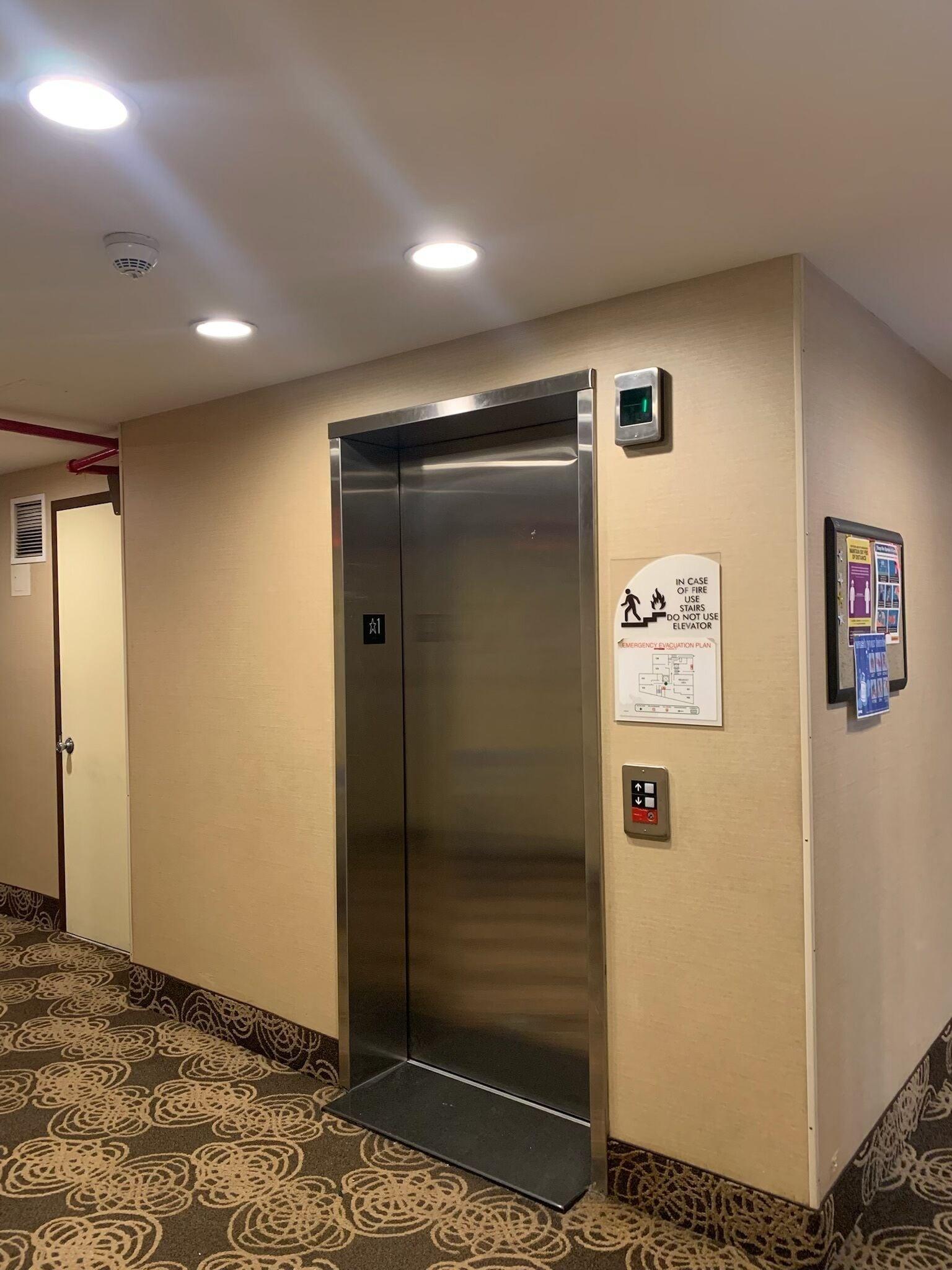 Hotel Sky Flushing/laguardia Airport 4*