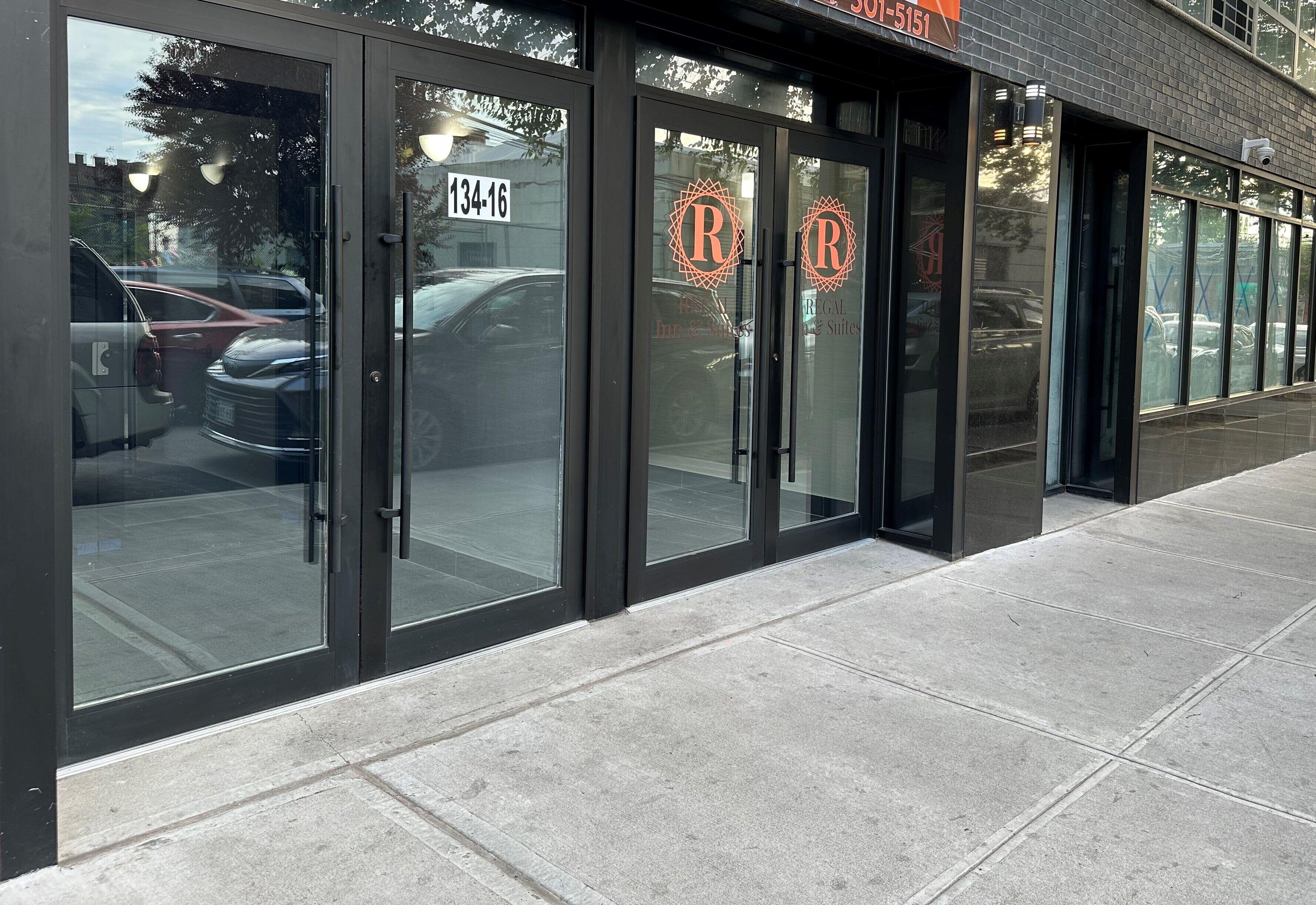 Regal & Laguardia 3* New York