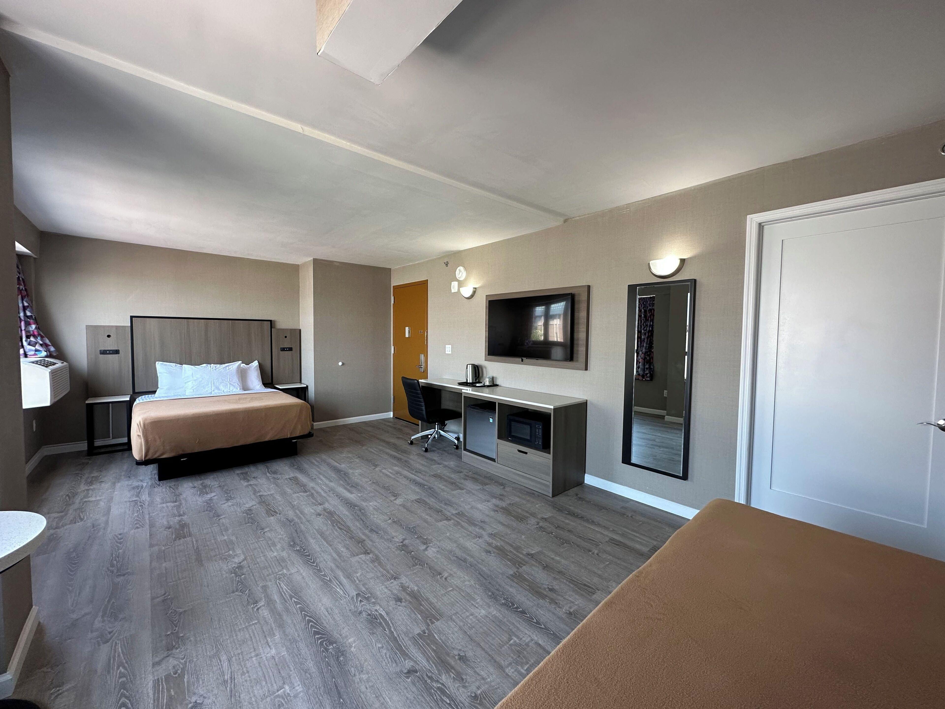 Regal & Laguardia 3*