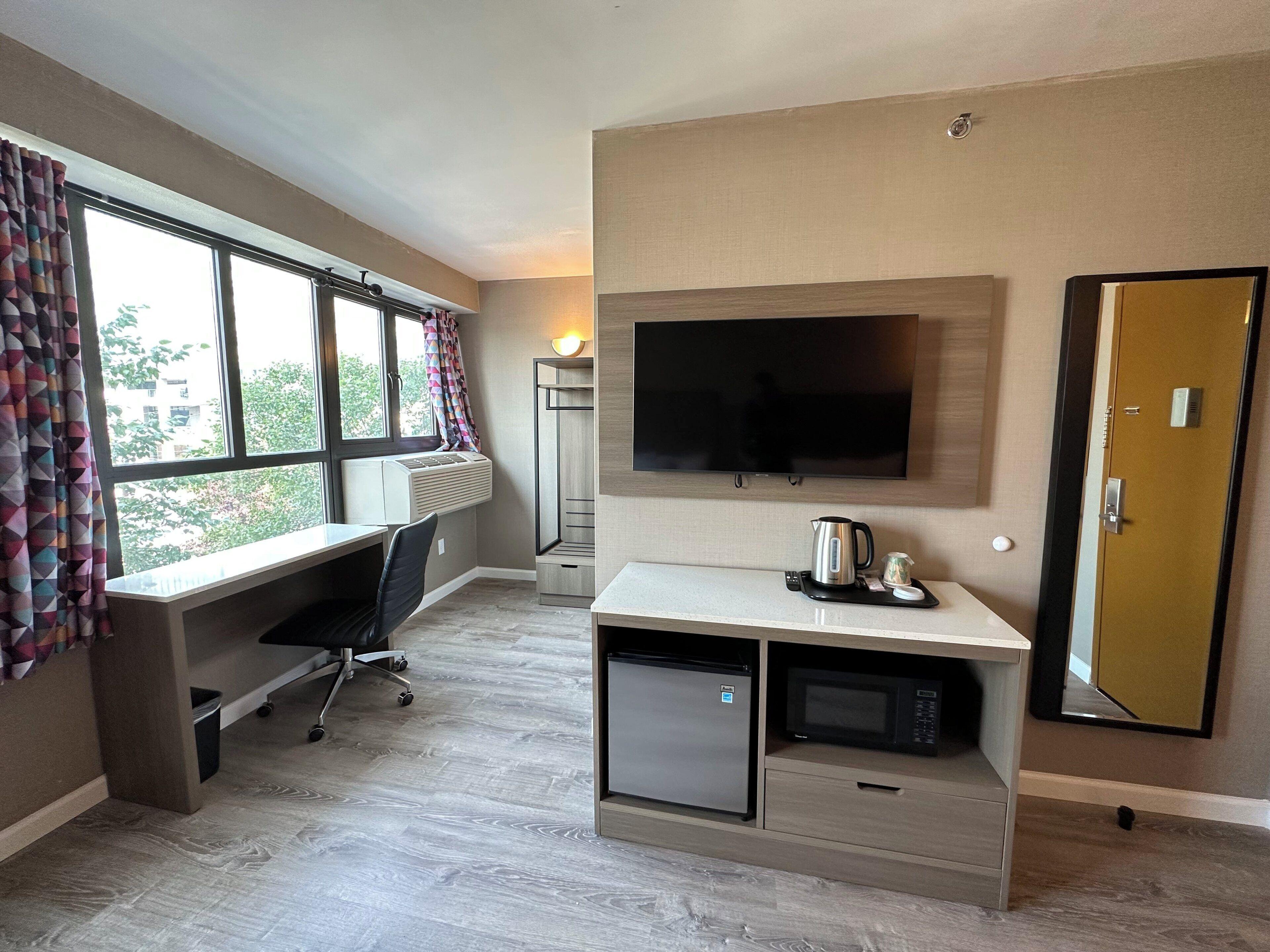 Regal & Laguardia 3*