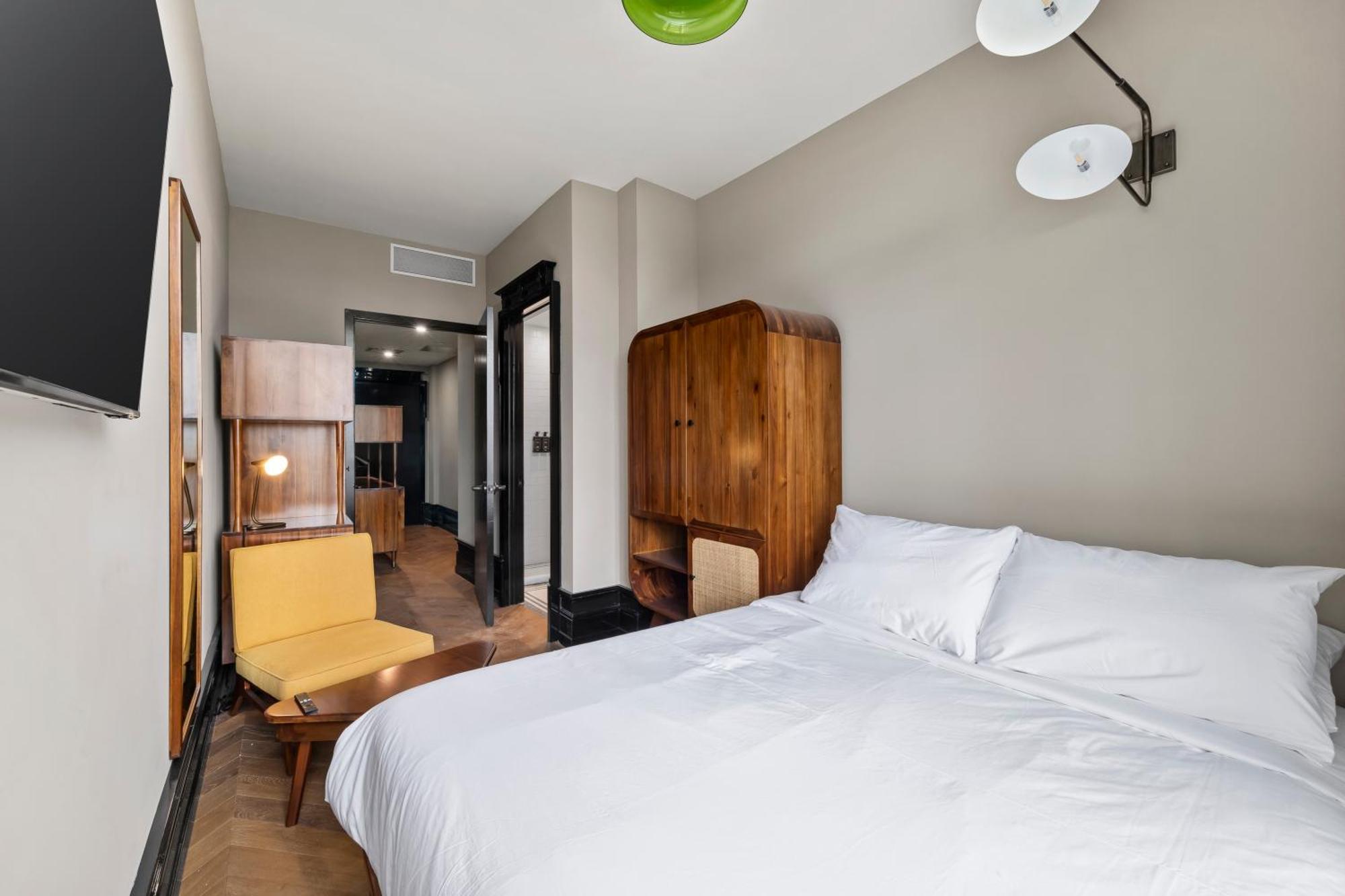 Freeman 903 By Rove Travel - 1br With Shared Amenities New York