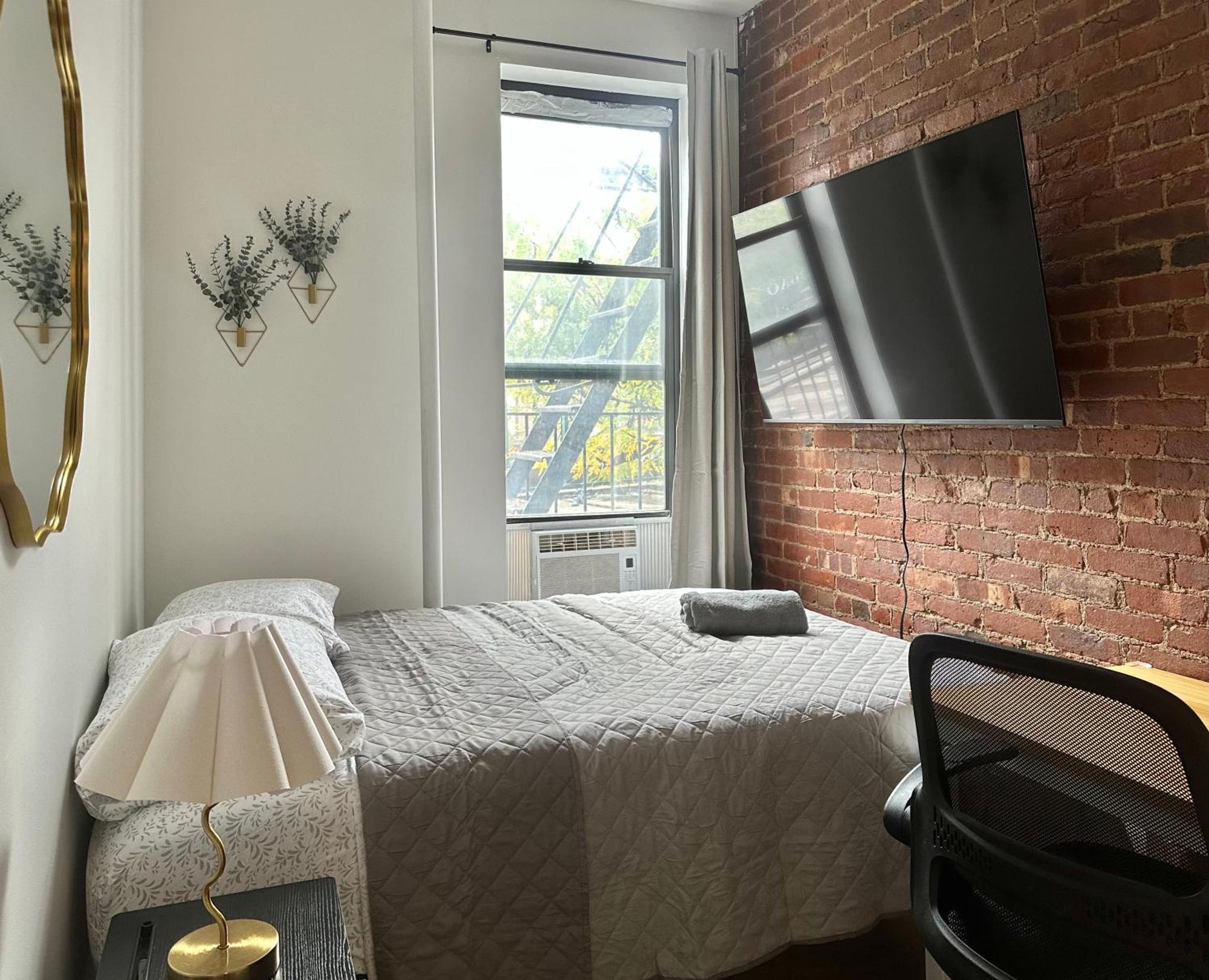 Guest house The Marquee House *