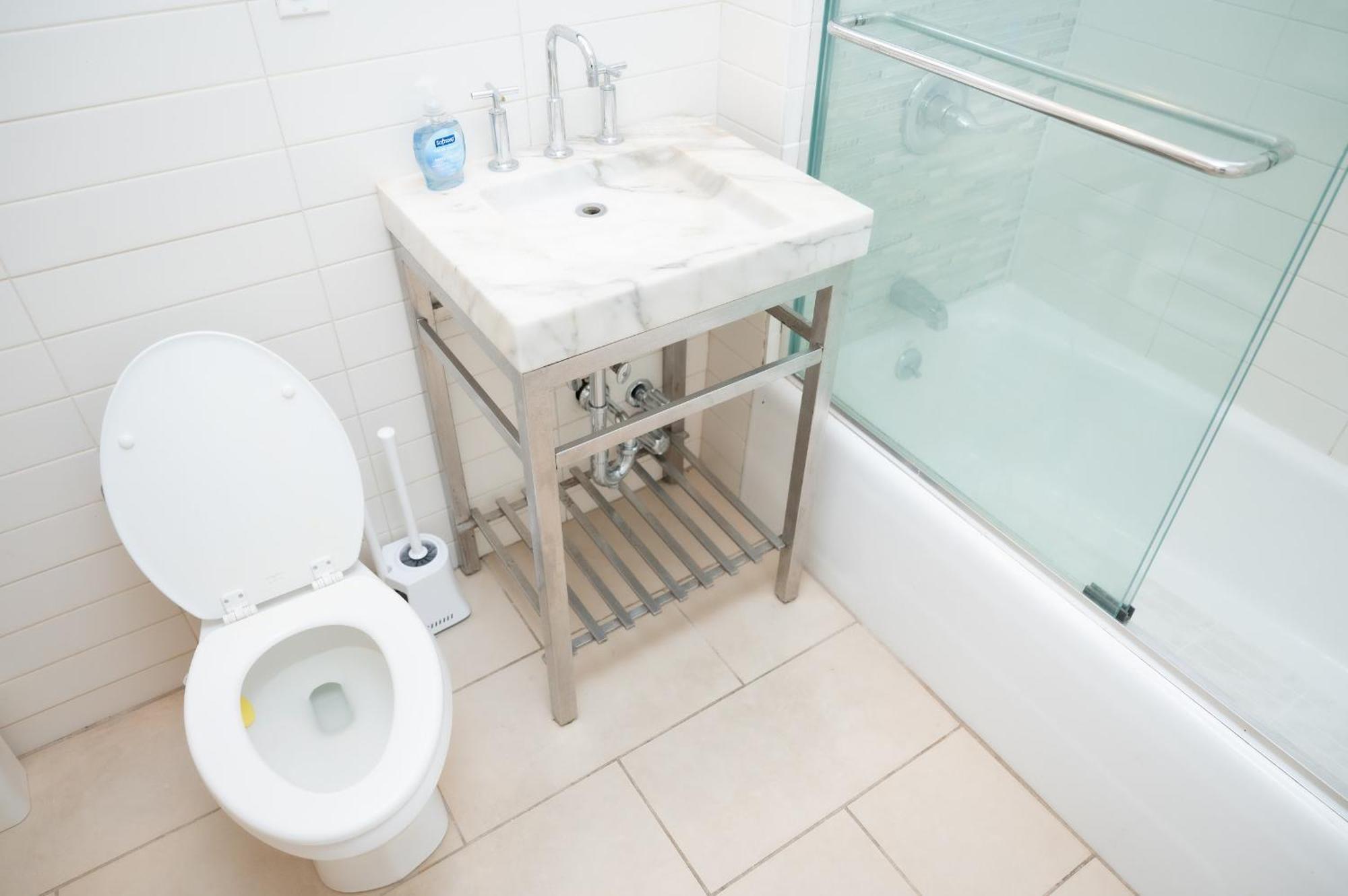 New York47-escape1 West Village - Steps From Subway Cafes Apartment