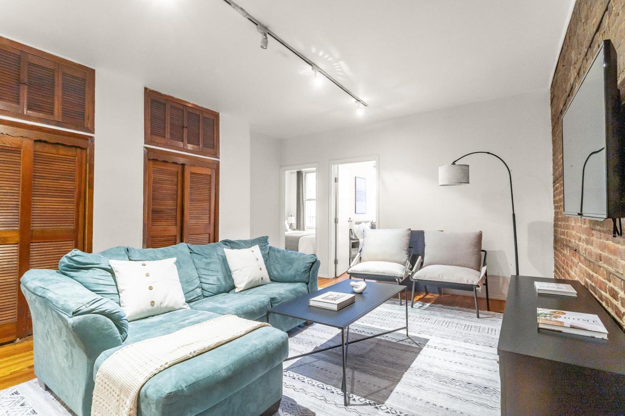 Excellent Location - 3 Bedroom In Midtown Manhattan! *