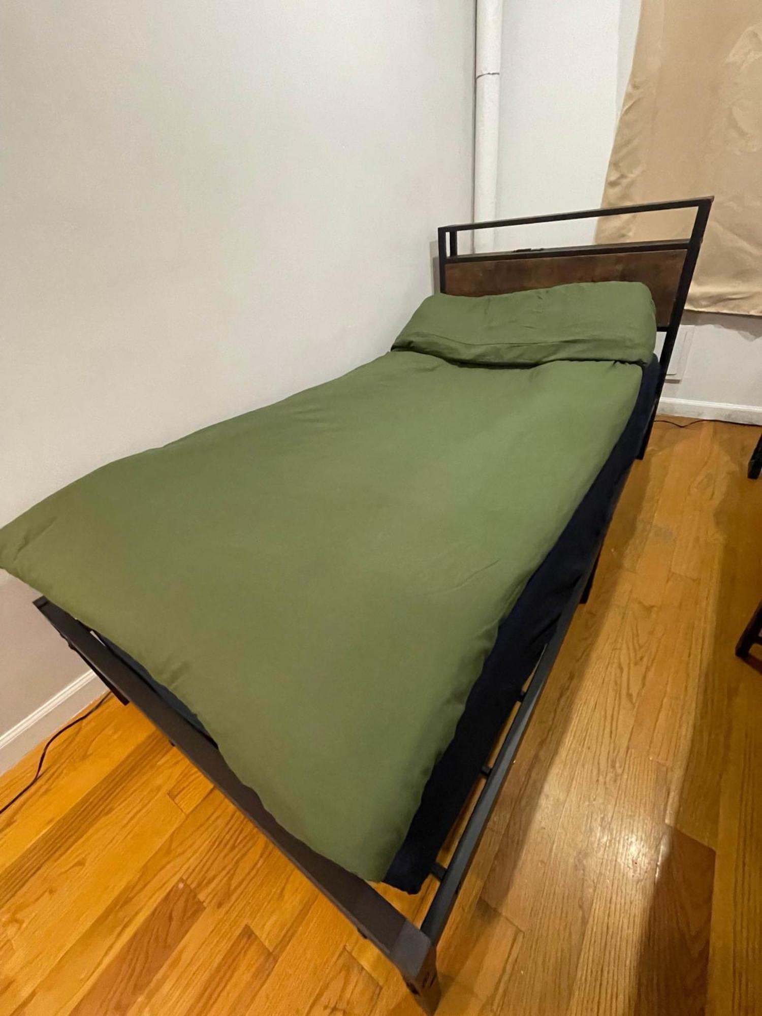 Union Square With Kitchen -shared Bathroom Apartment