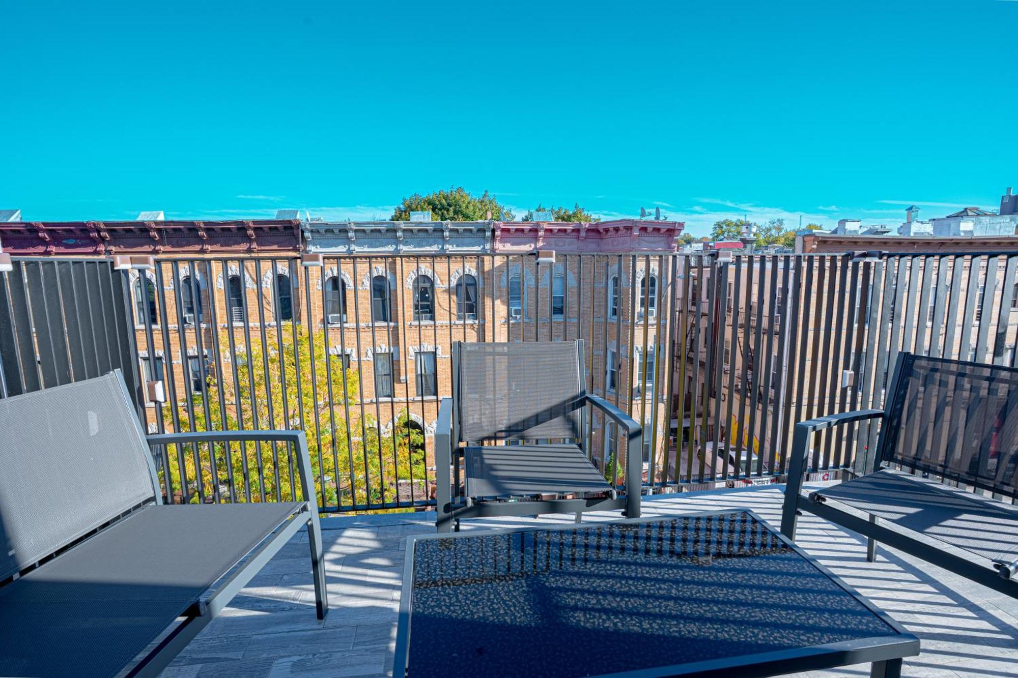 Apartment Industrial Style Brooklyn Retreat W Balcony