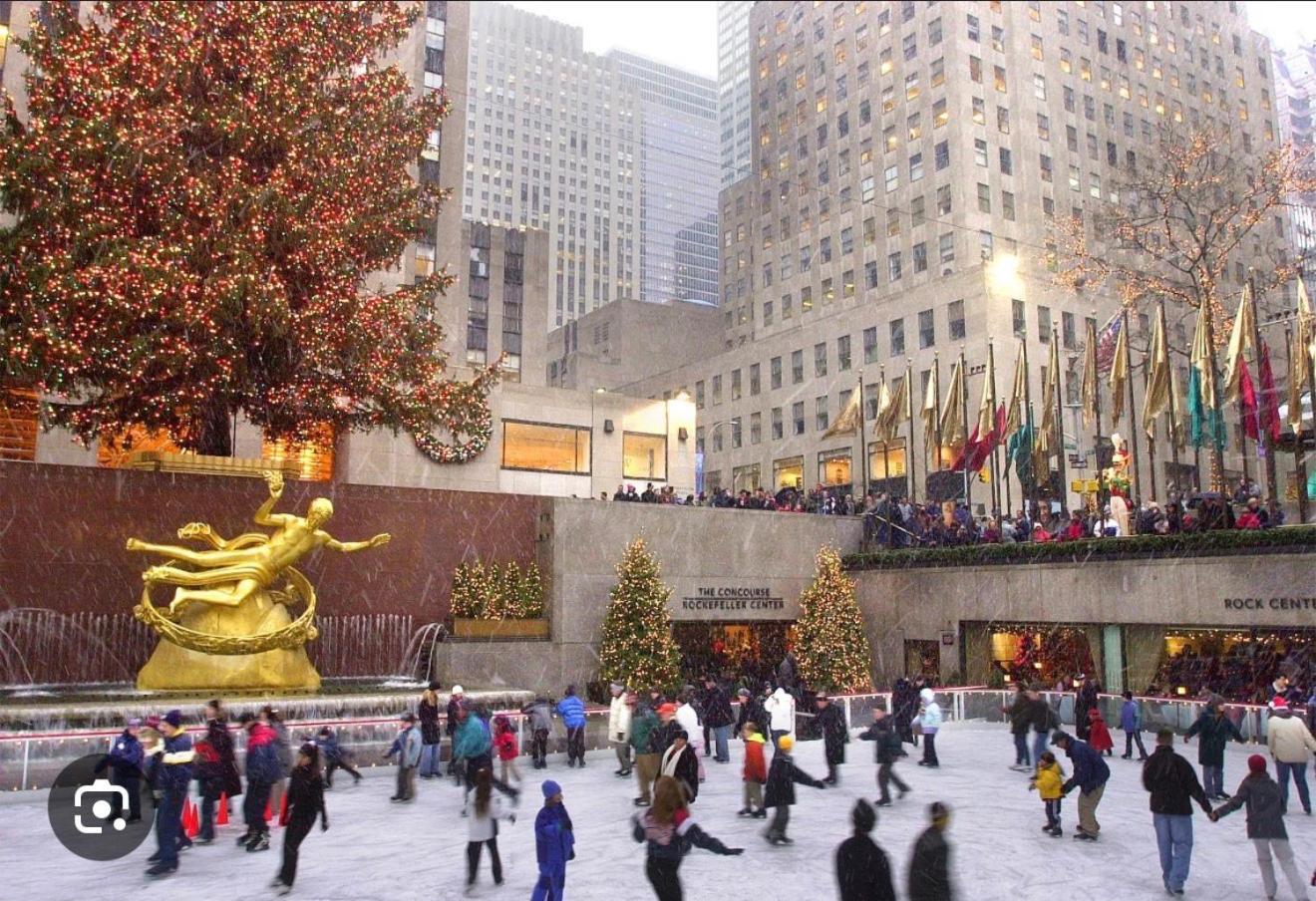 Superb 4-bedroom 1 Block From Park In Vibrant *