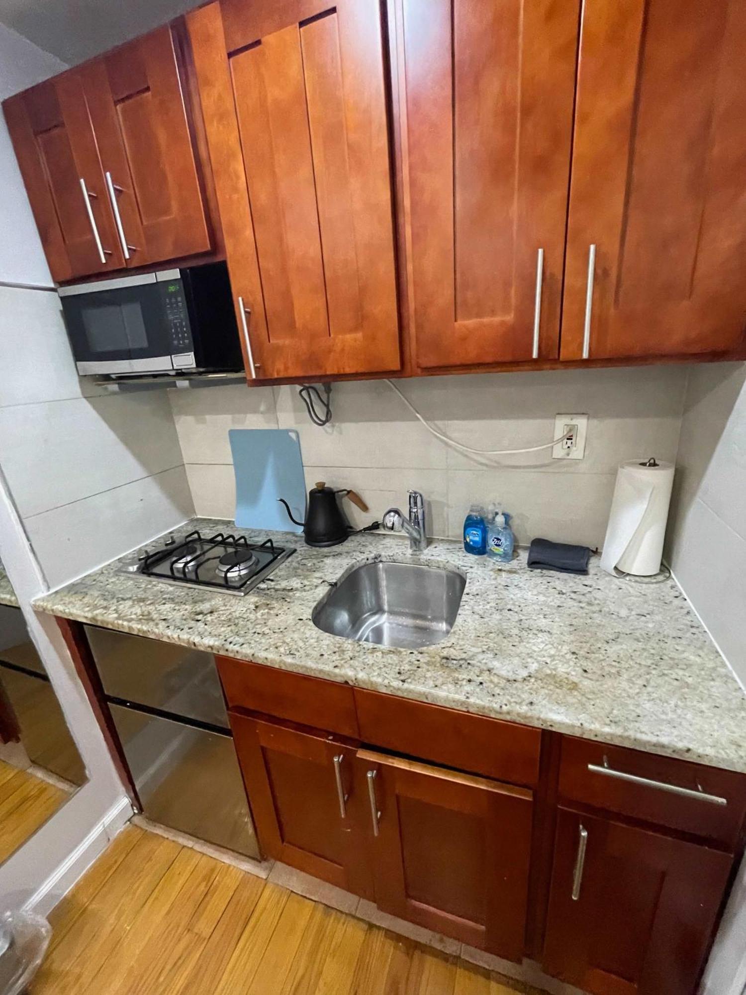 Union Square With Kitchen -shared Bathroom Apartment