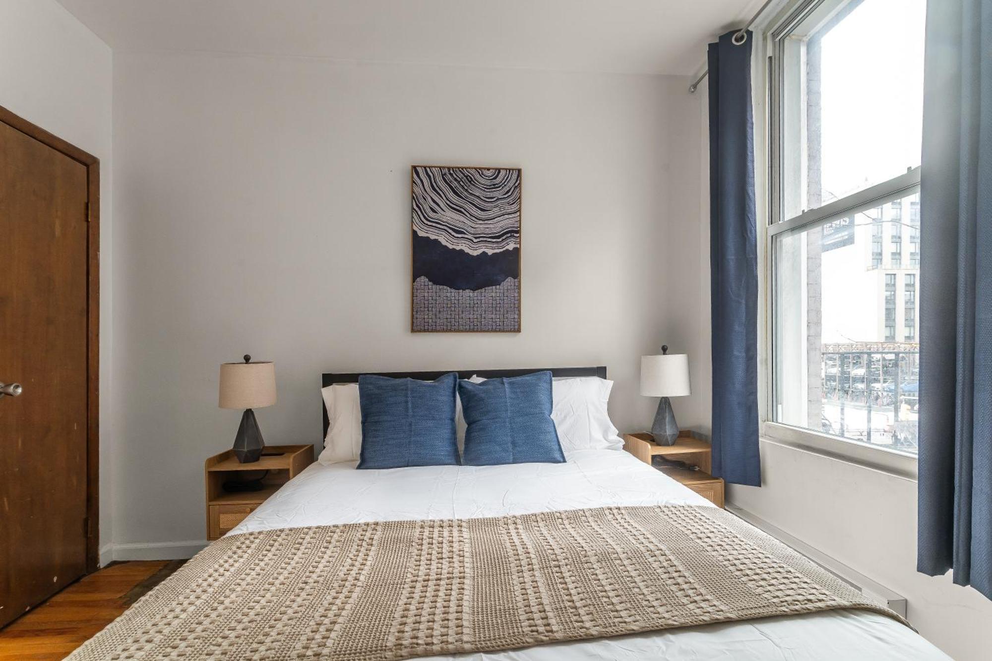 Excellent Location - 3 Bedroom In Midtown Manhattan!