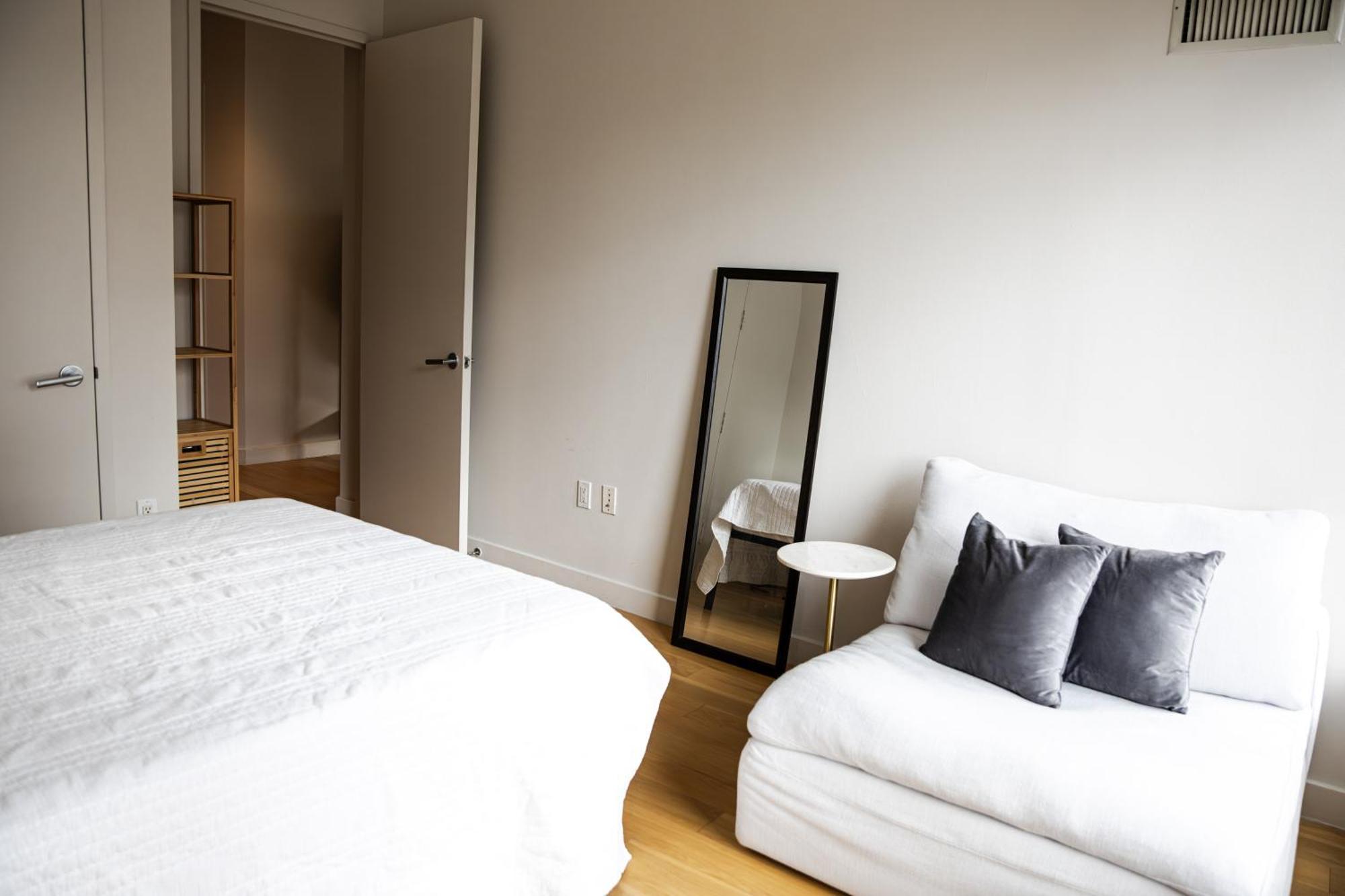 Apartment Premier Host - Luxurious Stunning High-floor Corner 2-bedroom