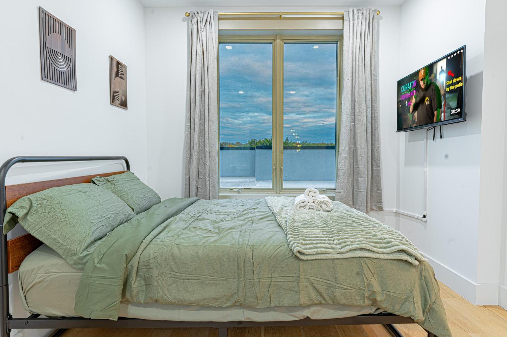 Charming Penthouse Brooklyn Getaway W Patio Terrace