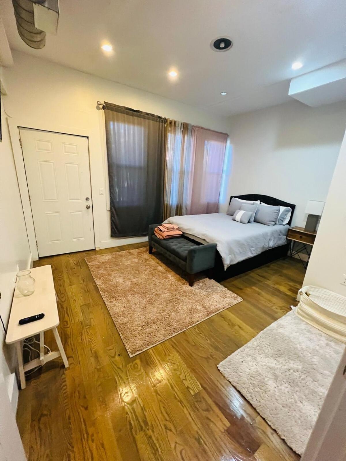 Starcrown Apartment *