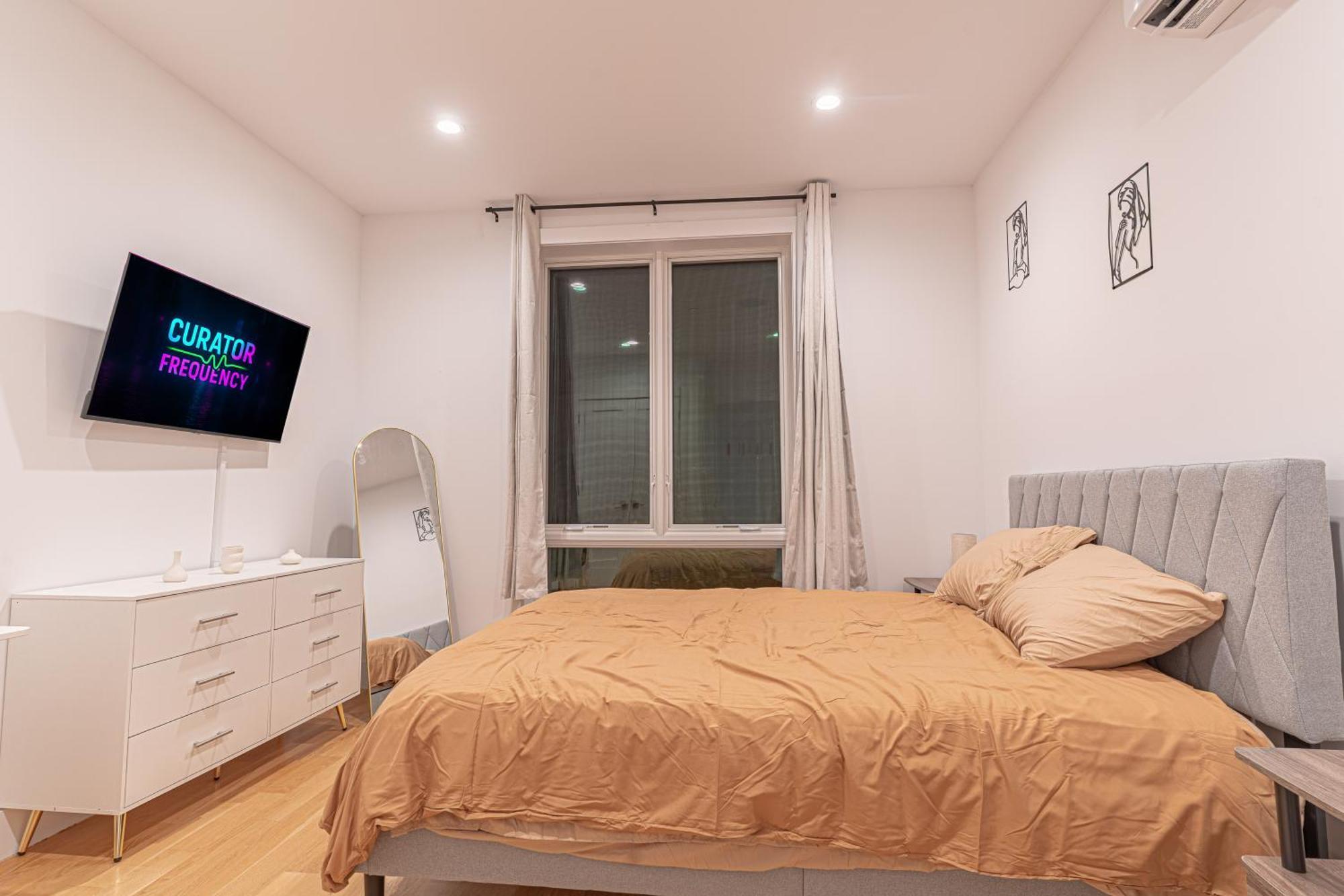 Modern & Min Brooklyn Gem W Balcony *