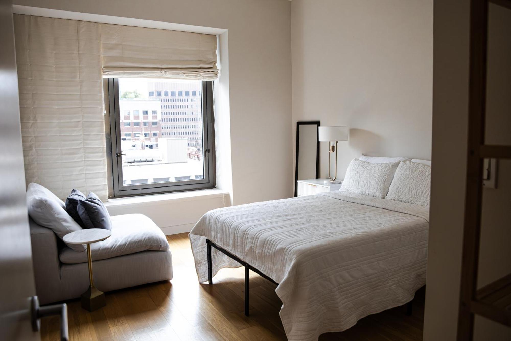 Premier Host - Luxurious Stunning High-floor Corner 2-bedroom *