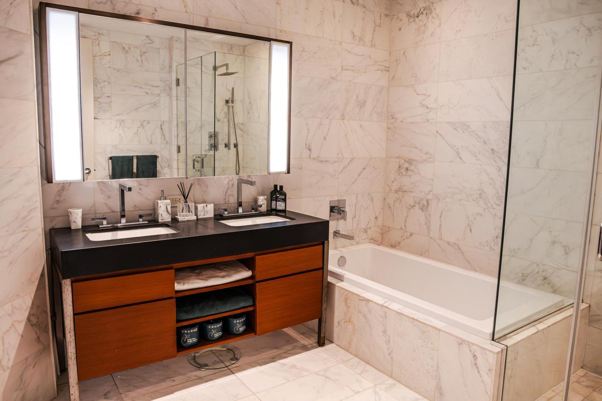 Premier Host - Luxurious Stunning High-floor Corner 2-bedroom