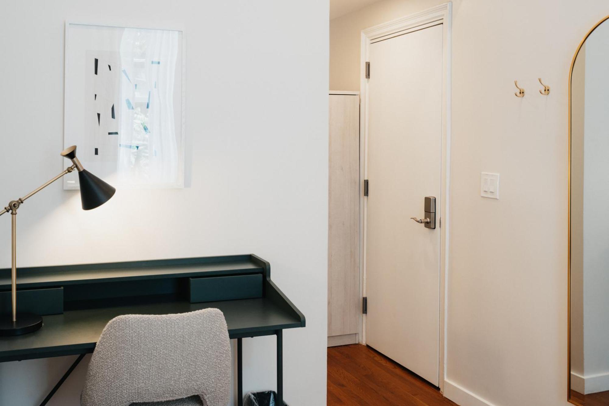 Outsite Chelsea Hotel 2*