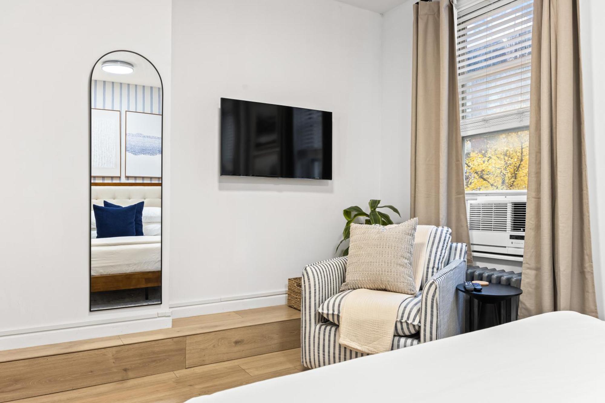 Convenient 2br - Walking Distance To Times Square * New York