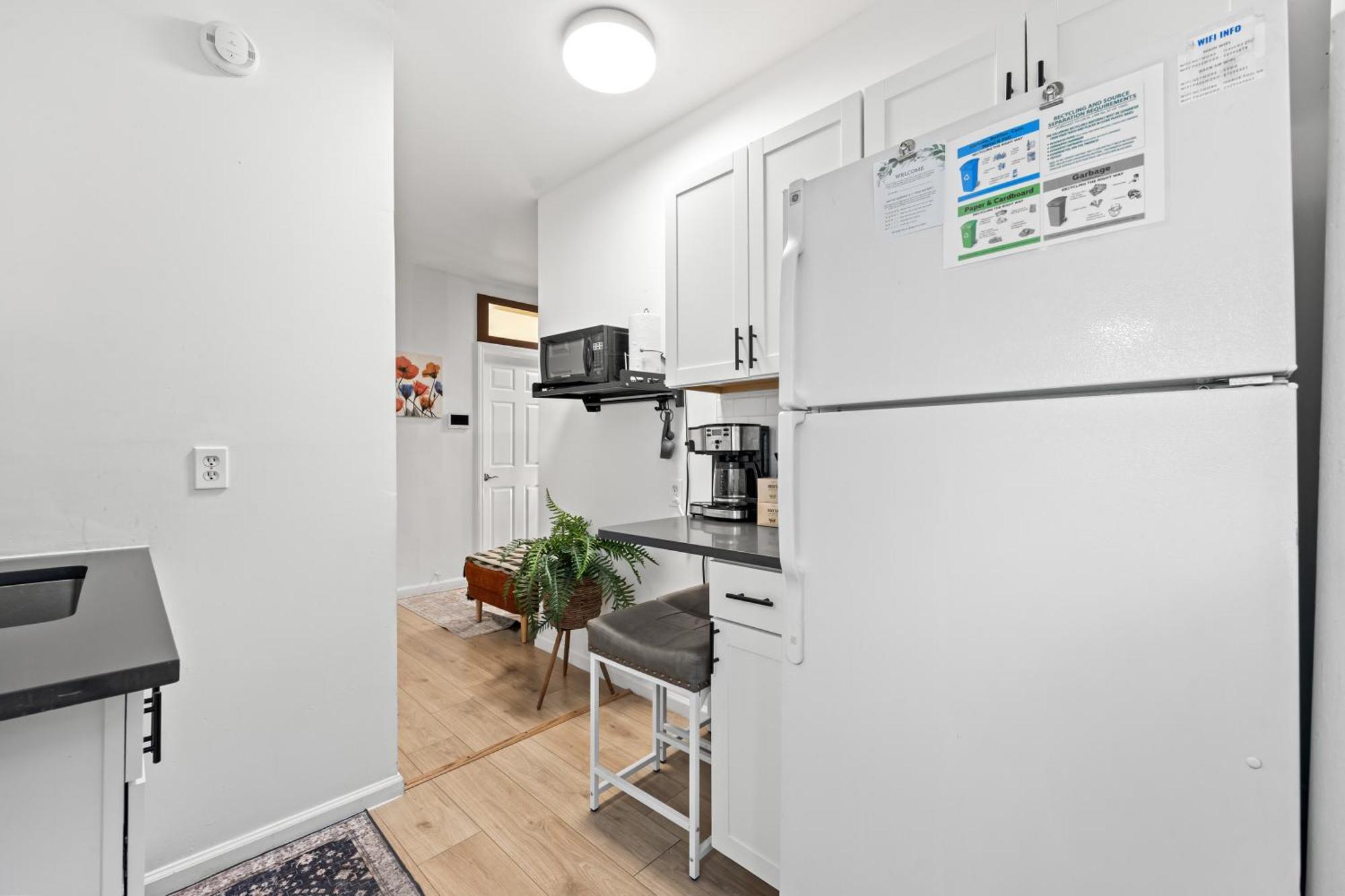 Convenient 2br - Walking Distance To Times Square Apartment