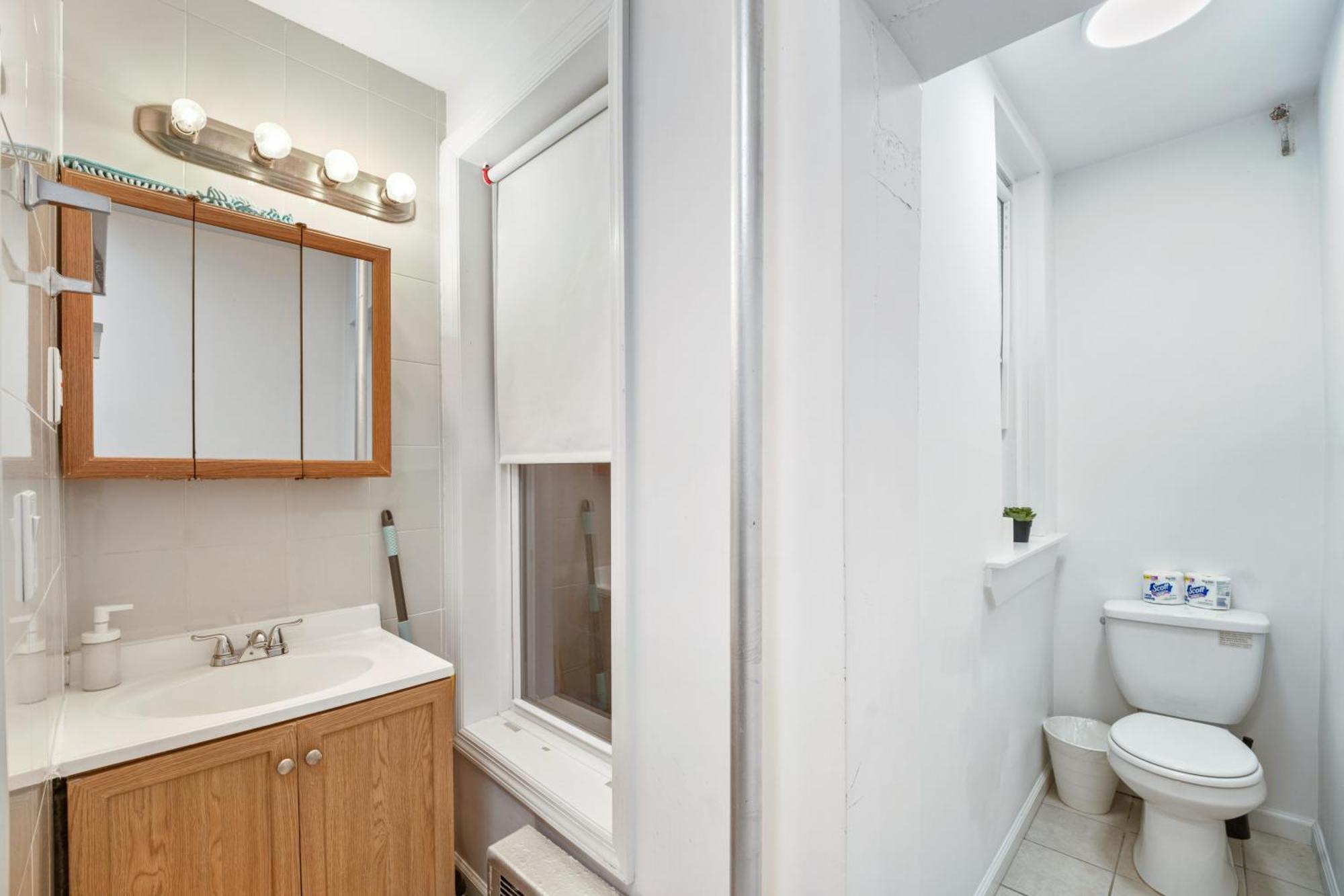 Homelike In The Heart Of China Town New York