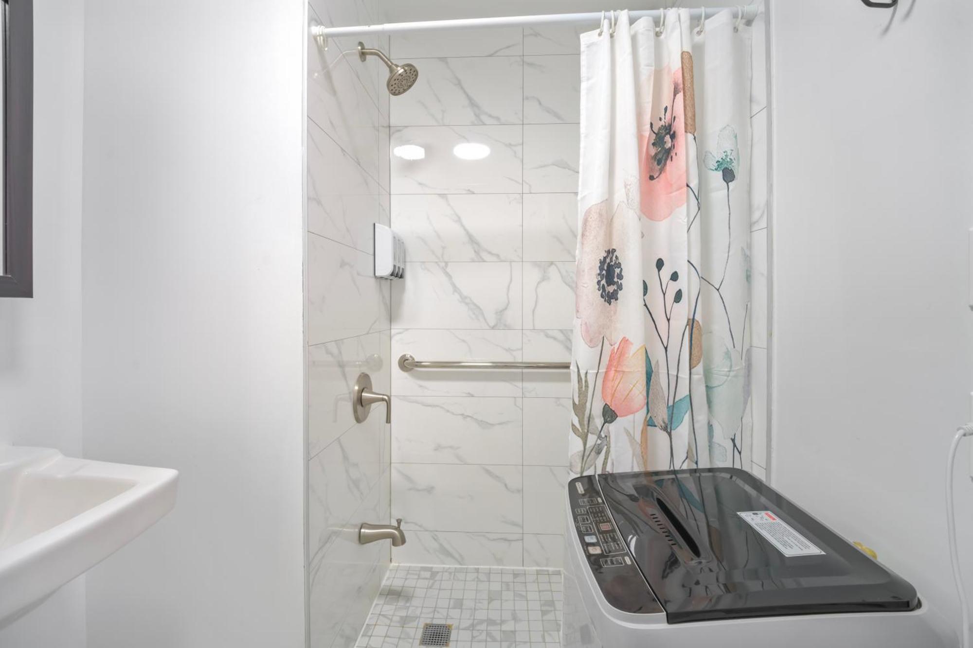 Homelike In The Heart Of China Town