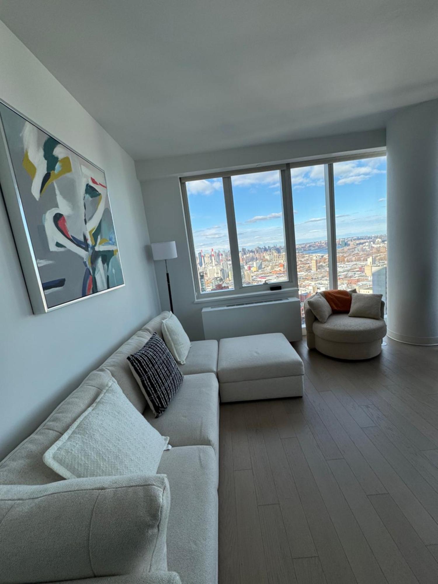 Luxury 2 Bedrooms 2 Bathrooms Corner Breathtaking Views Modern Retreat